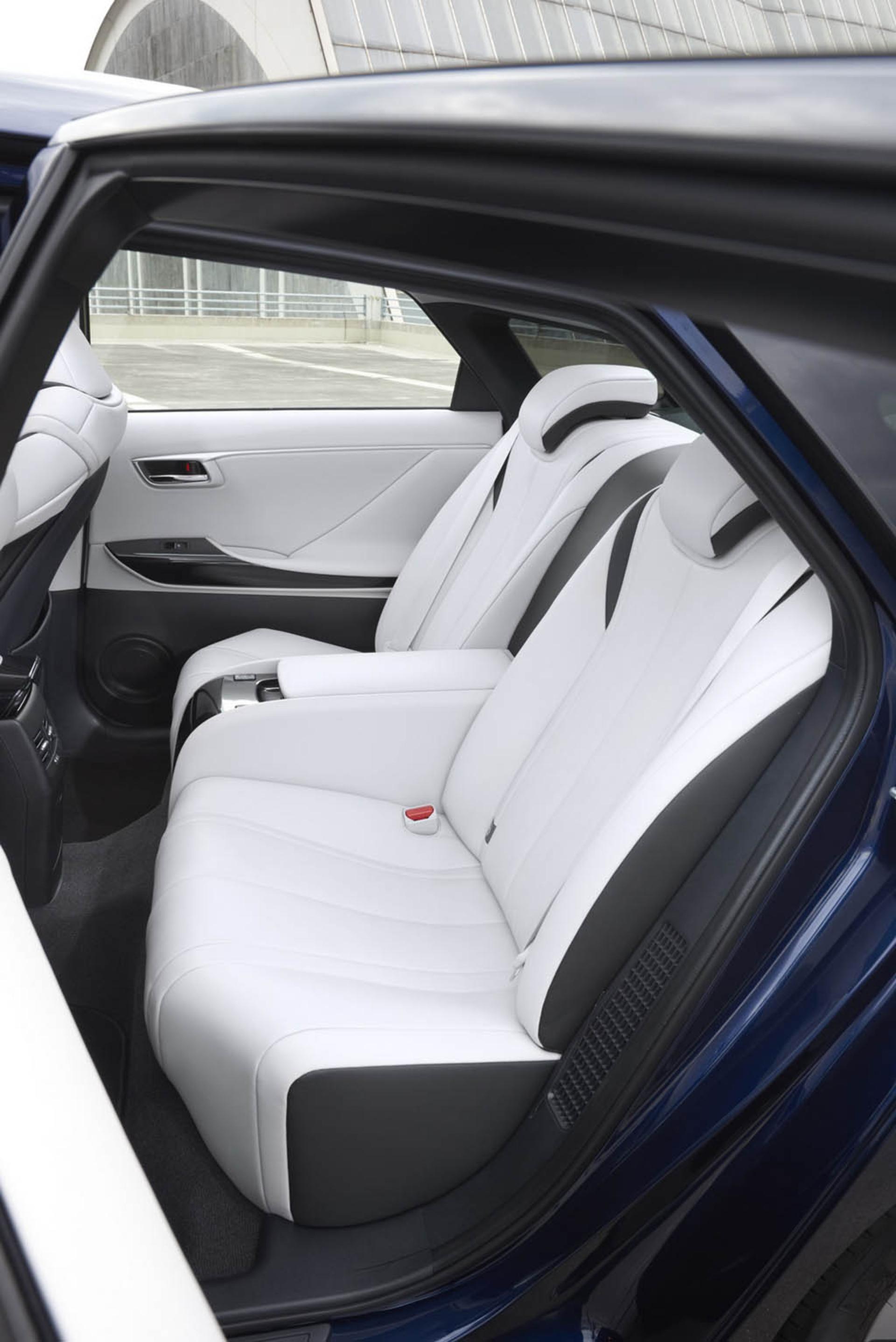 Toyota-Mirai-Europe-79