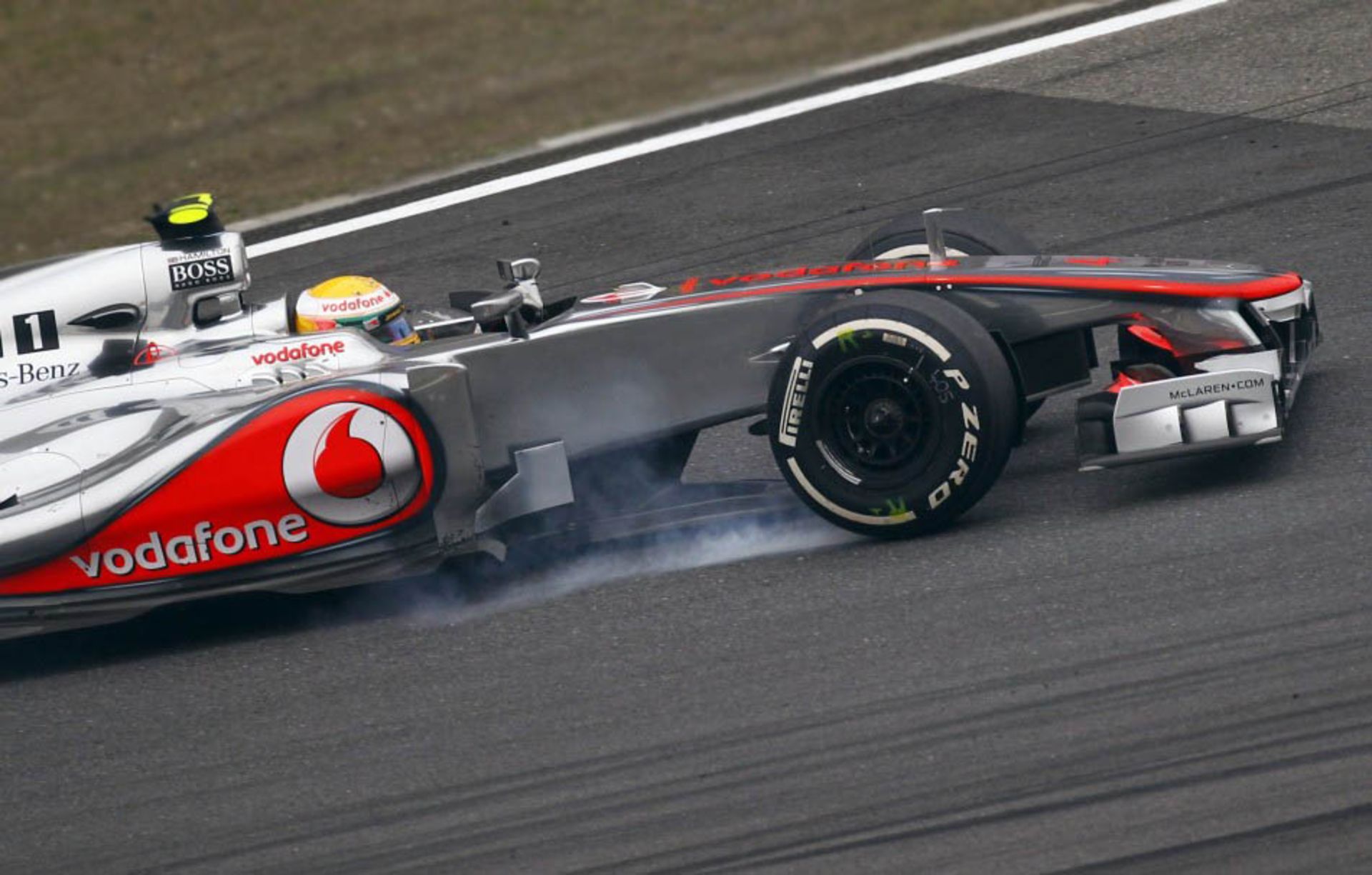 mclaren-formula-one-driver-hamilton-brakes-during-chinese-f1-grand-prix-shanghai-circuit