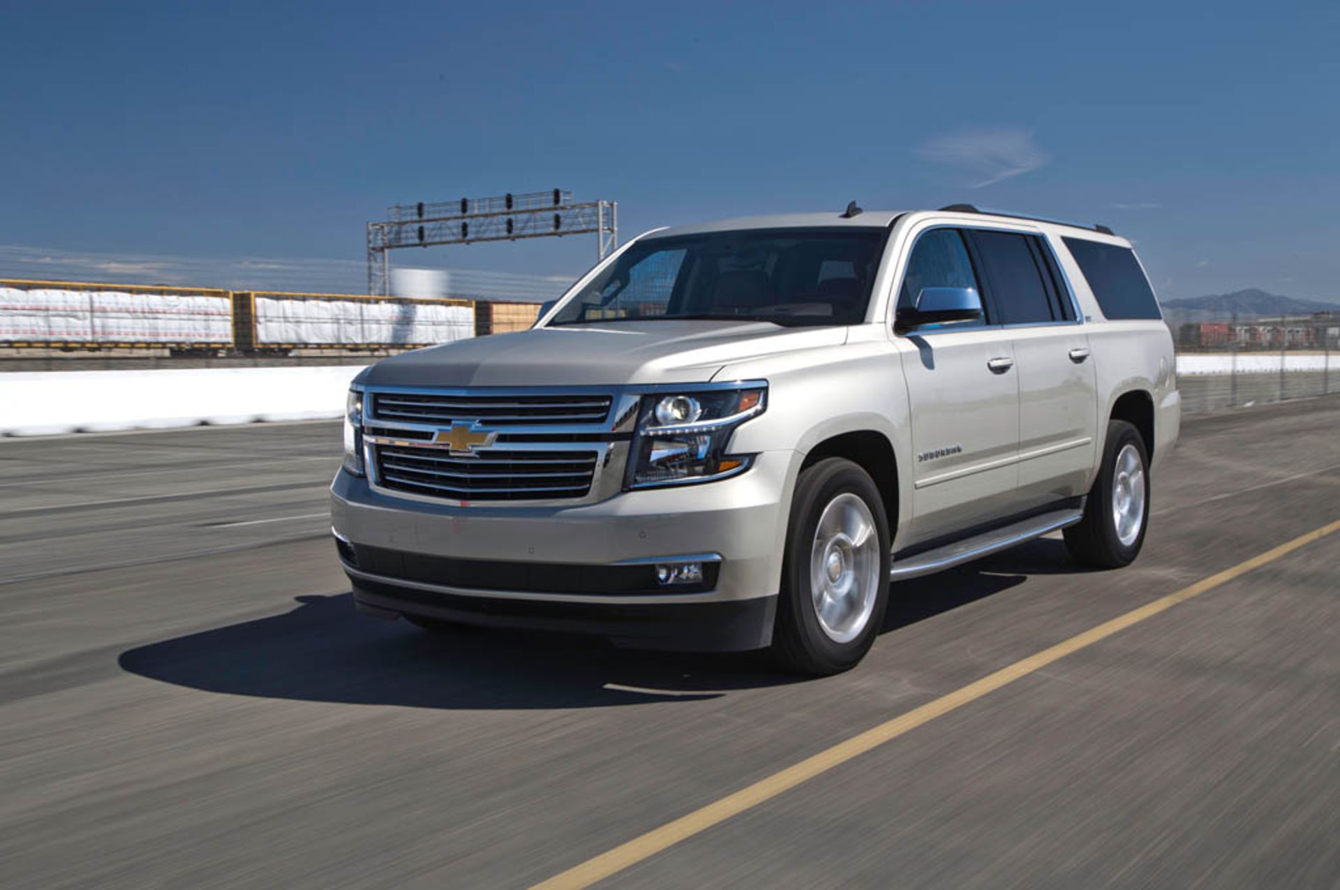 2015-Chevrolet-Suburban-promo