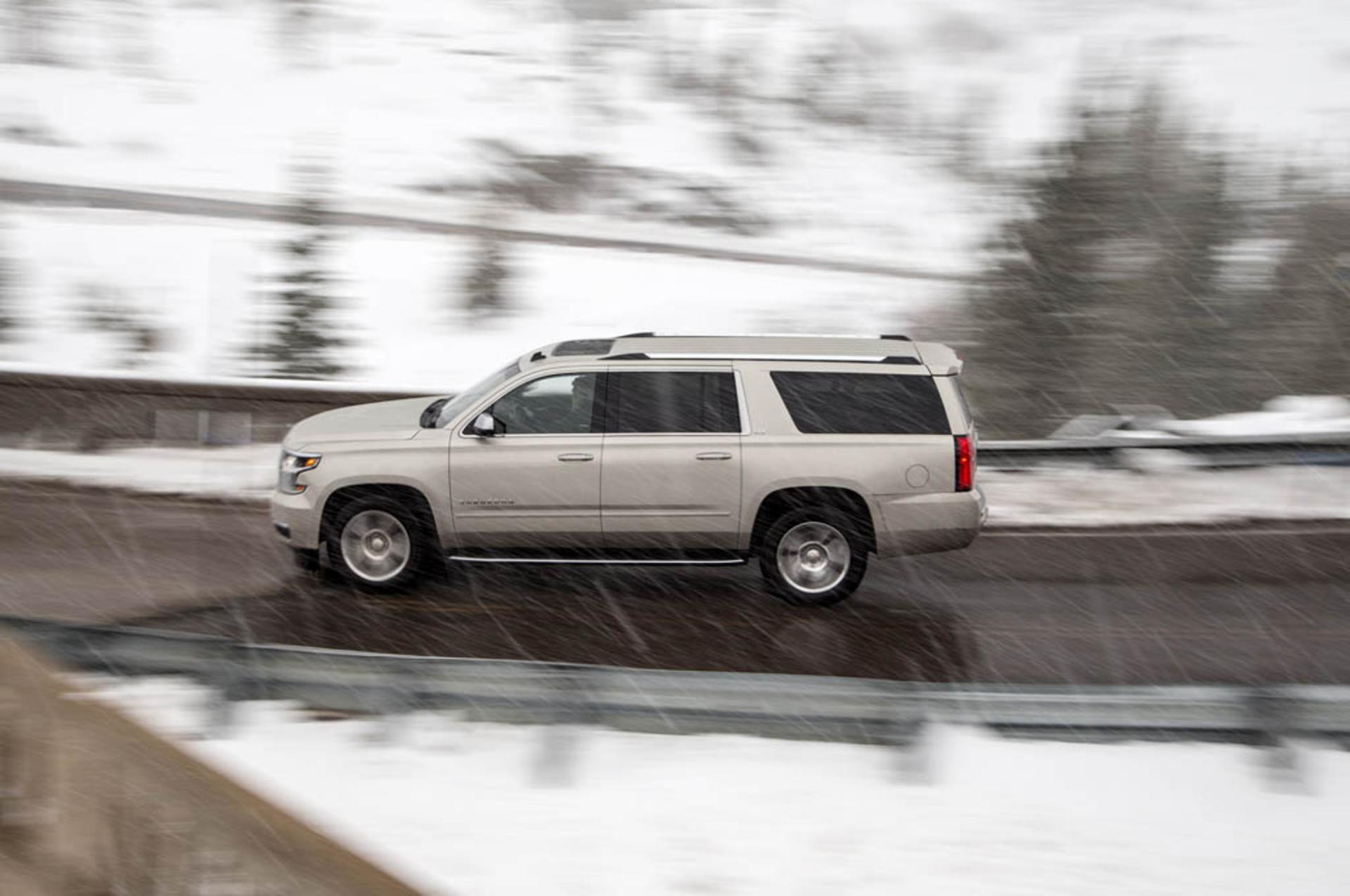 2015-Chevrolet-Suburban-side-in-motion