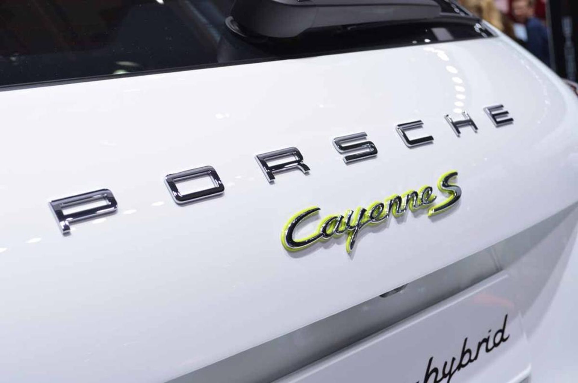 2015-Porsche-Cayenne-S-e-Hybrid-6
