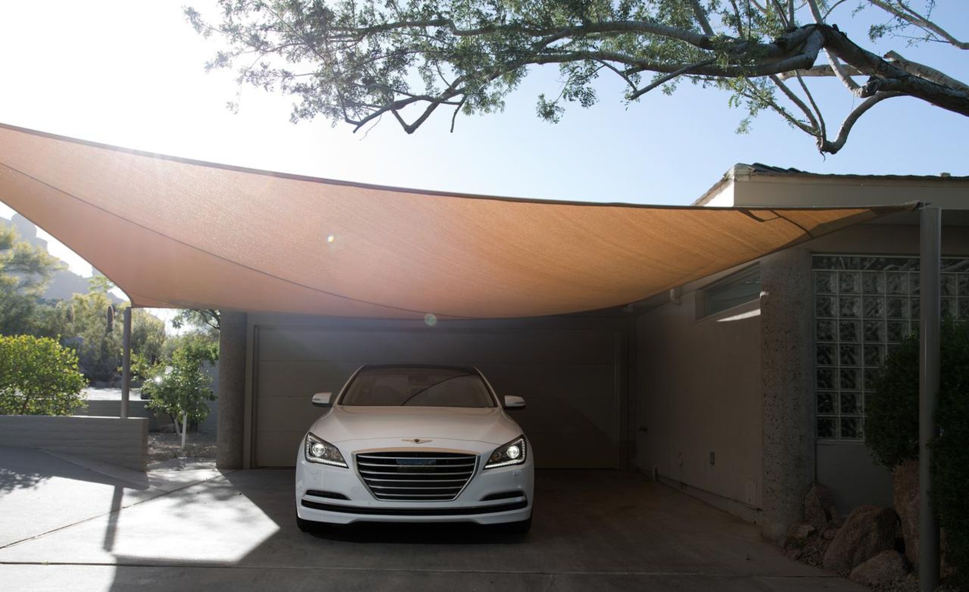 2015-hyundai-genesis-38-htrac-sedan
