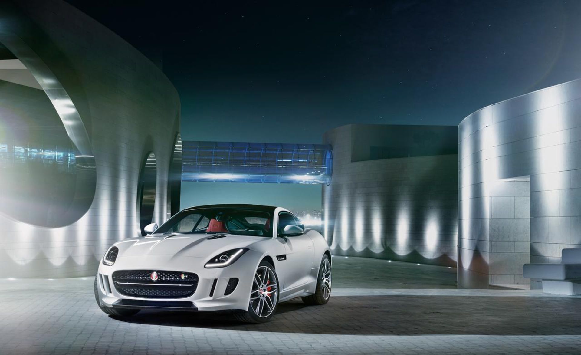 2015-jaguar-f-type-r-coupe-07