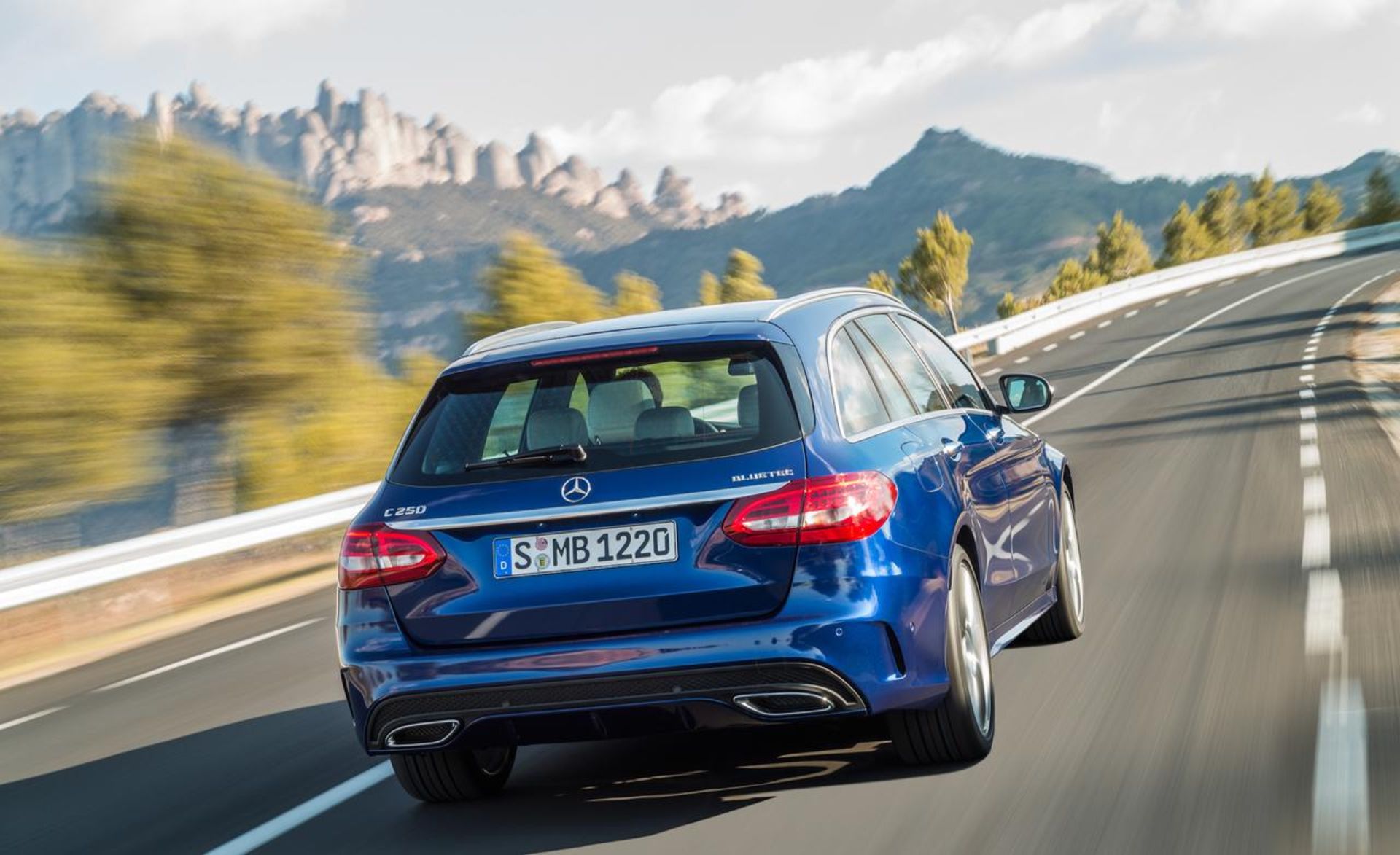 2015-mercedes-benz-c250-bluetec-wagon-euro-spec-11
