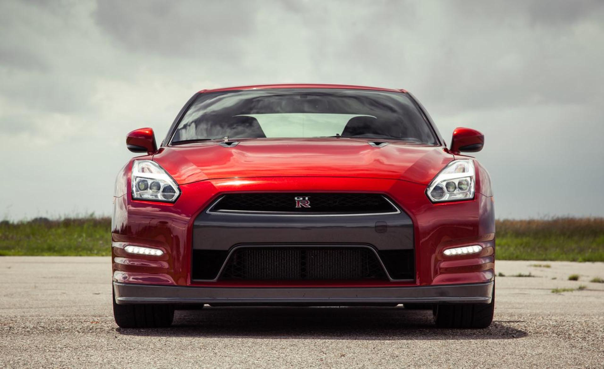2015-nissan-gt-r-2