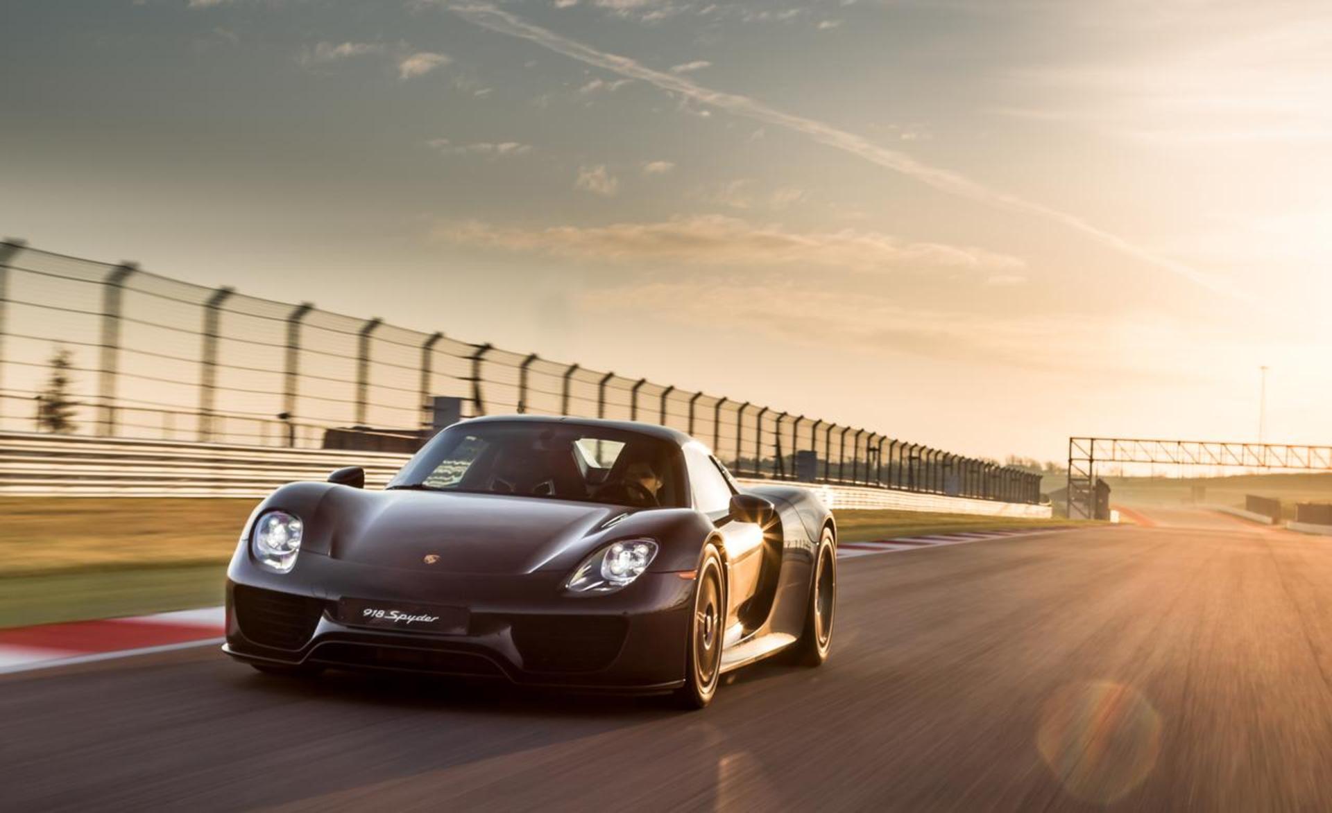 2015-porsche-918-spyder-15