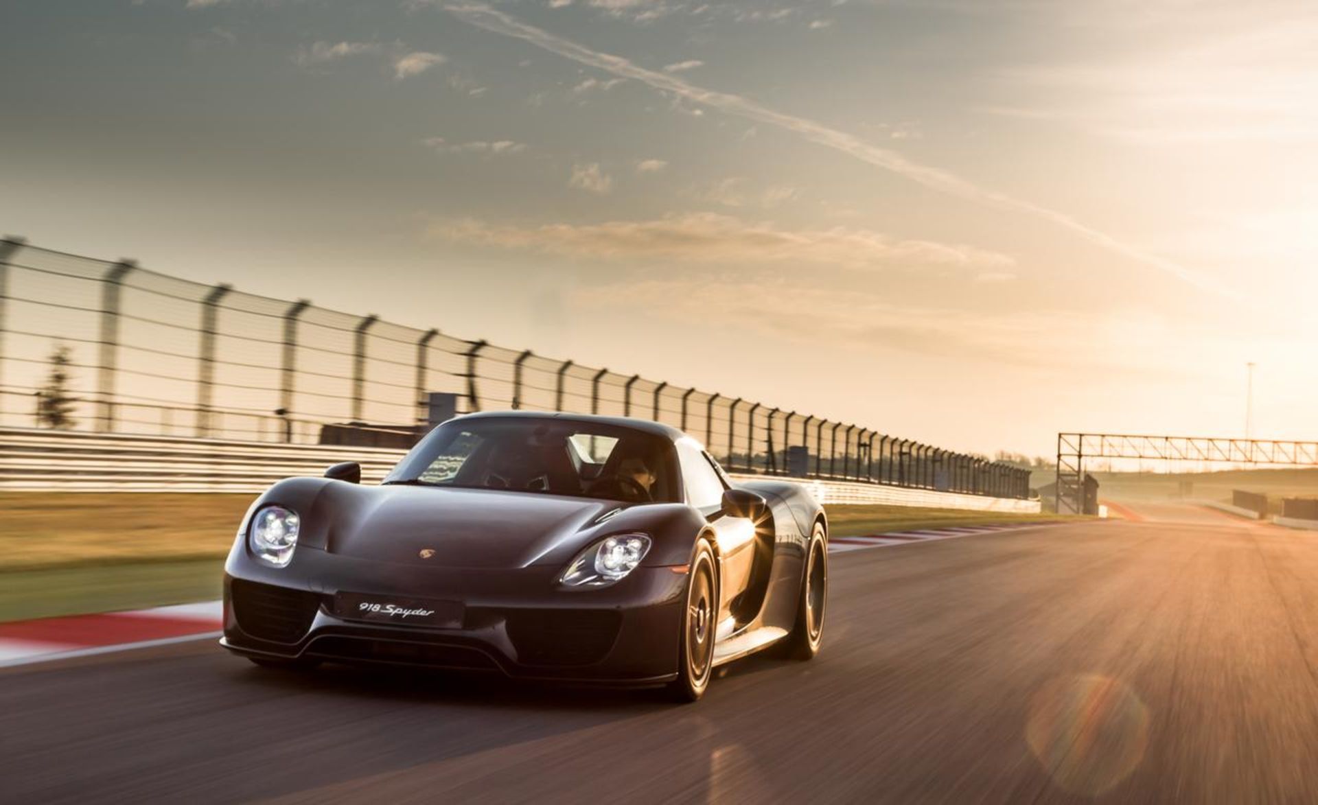 2015-porsche-918-spyder-15