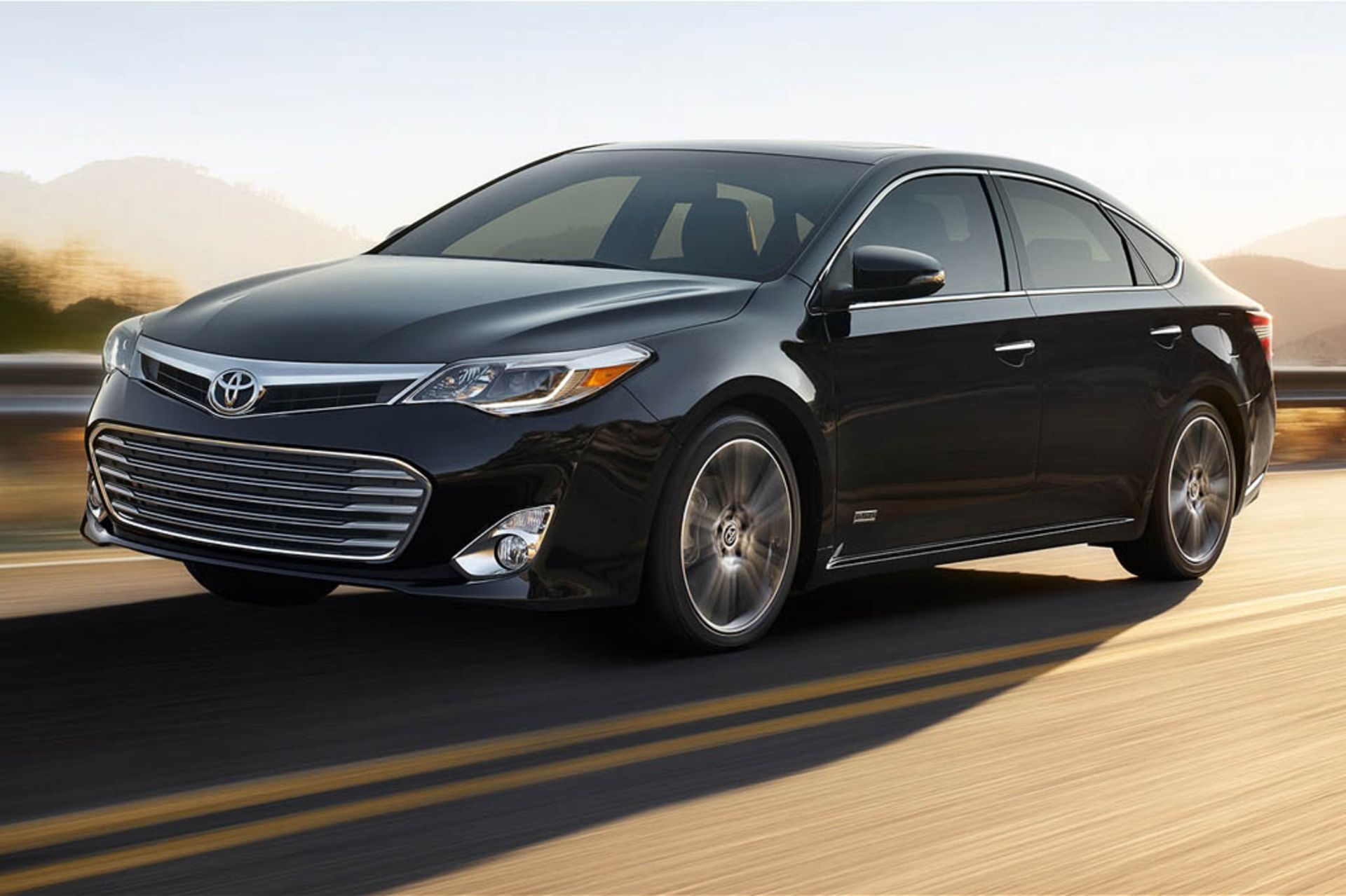 2015-toyota-avalon-xle-touring-sport-edition-on-road