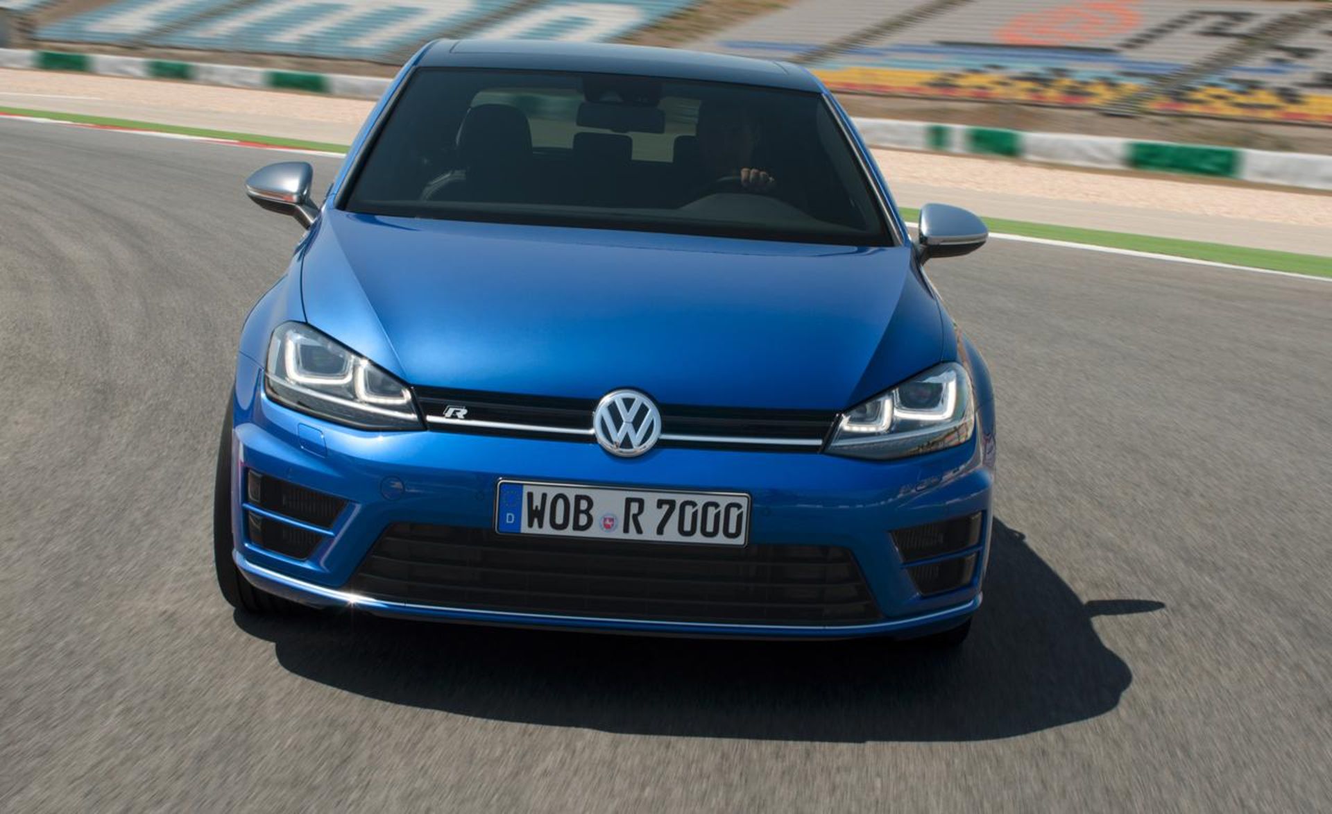 2015-volkswagen-golf-r-3-door-euro-spec-1