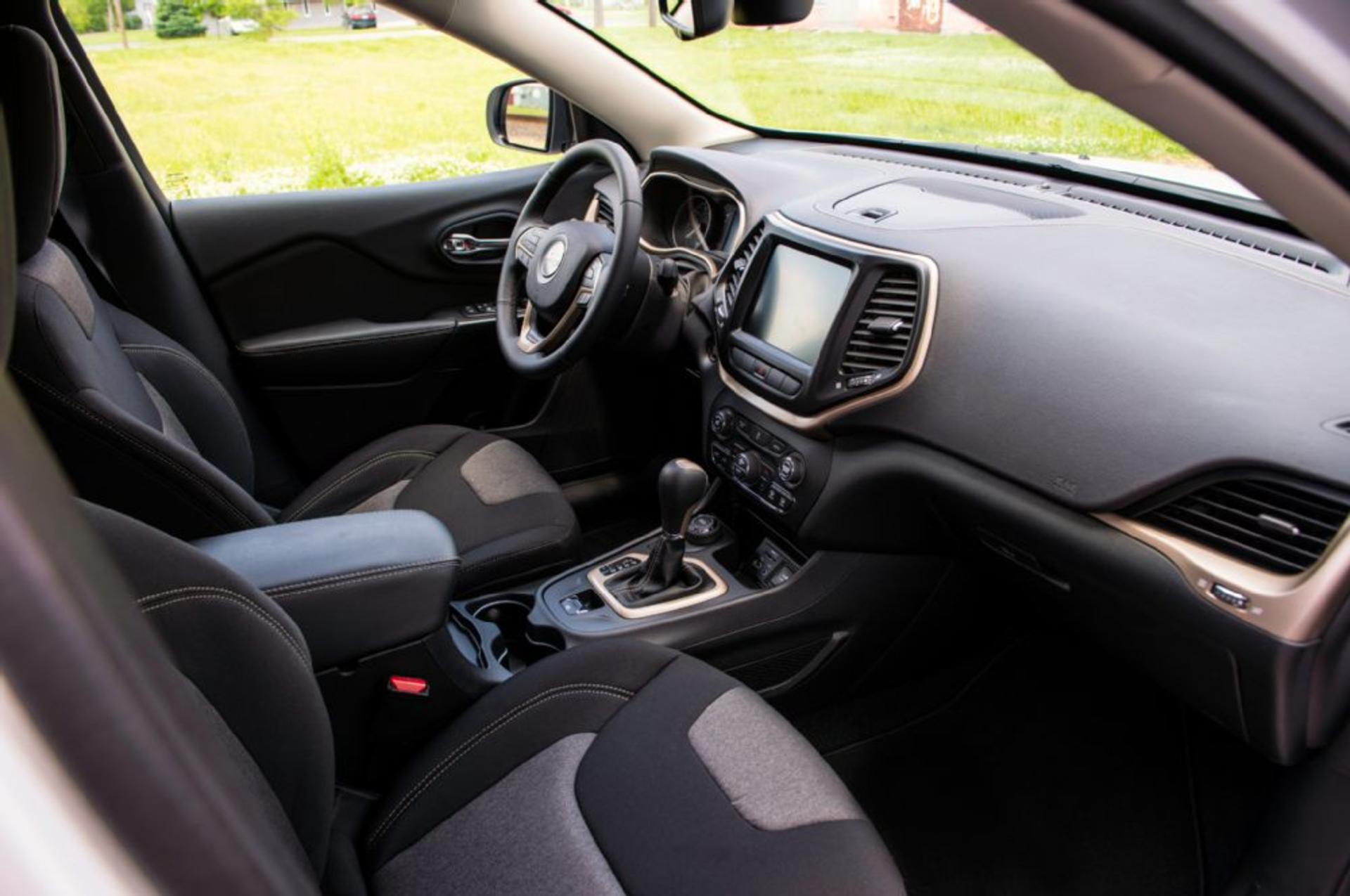 2014-jeep-cherokee-interior