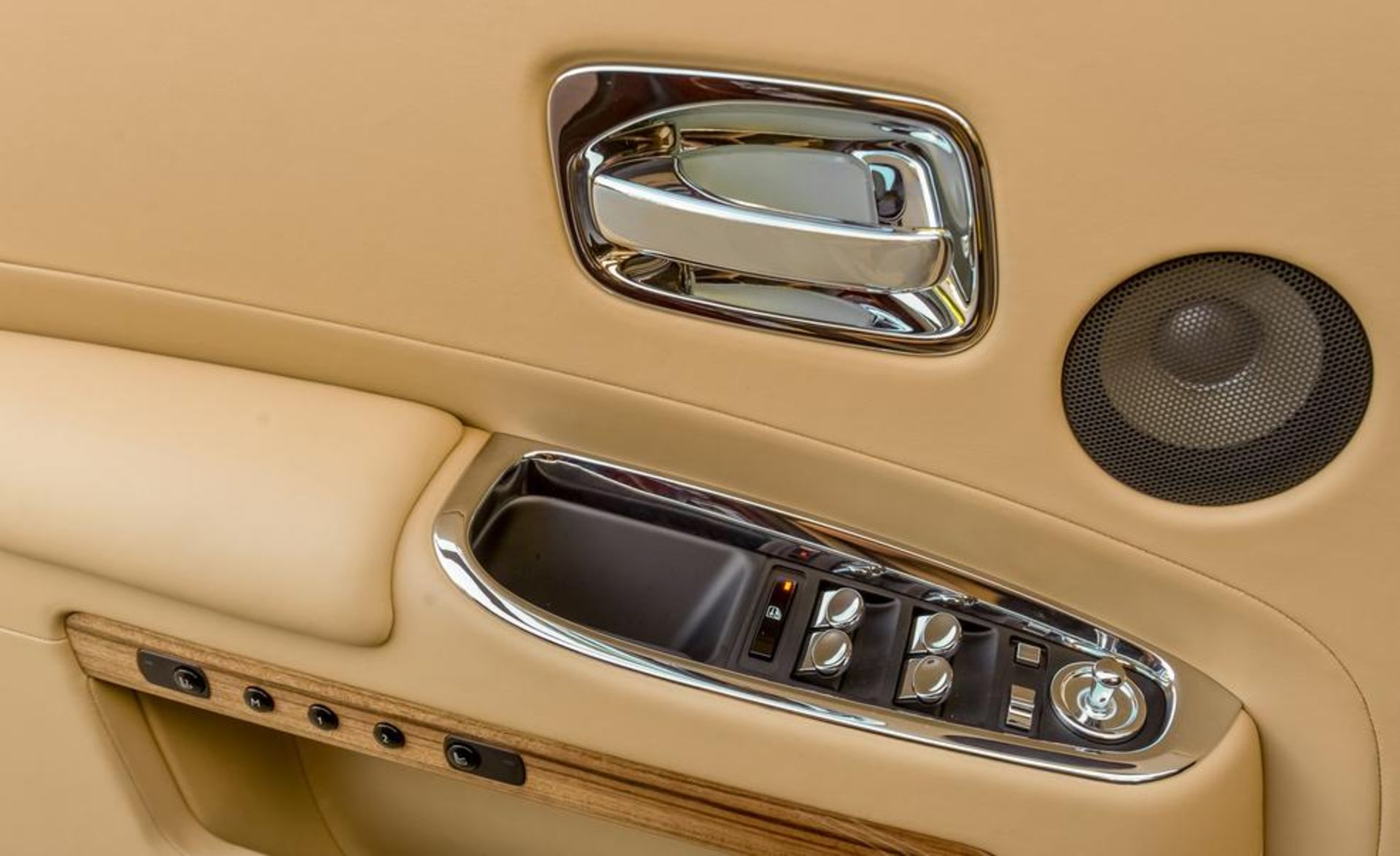 2015-rolls-royce-ghost-series-ii-08