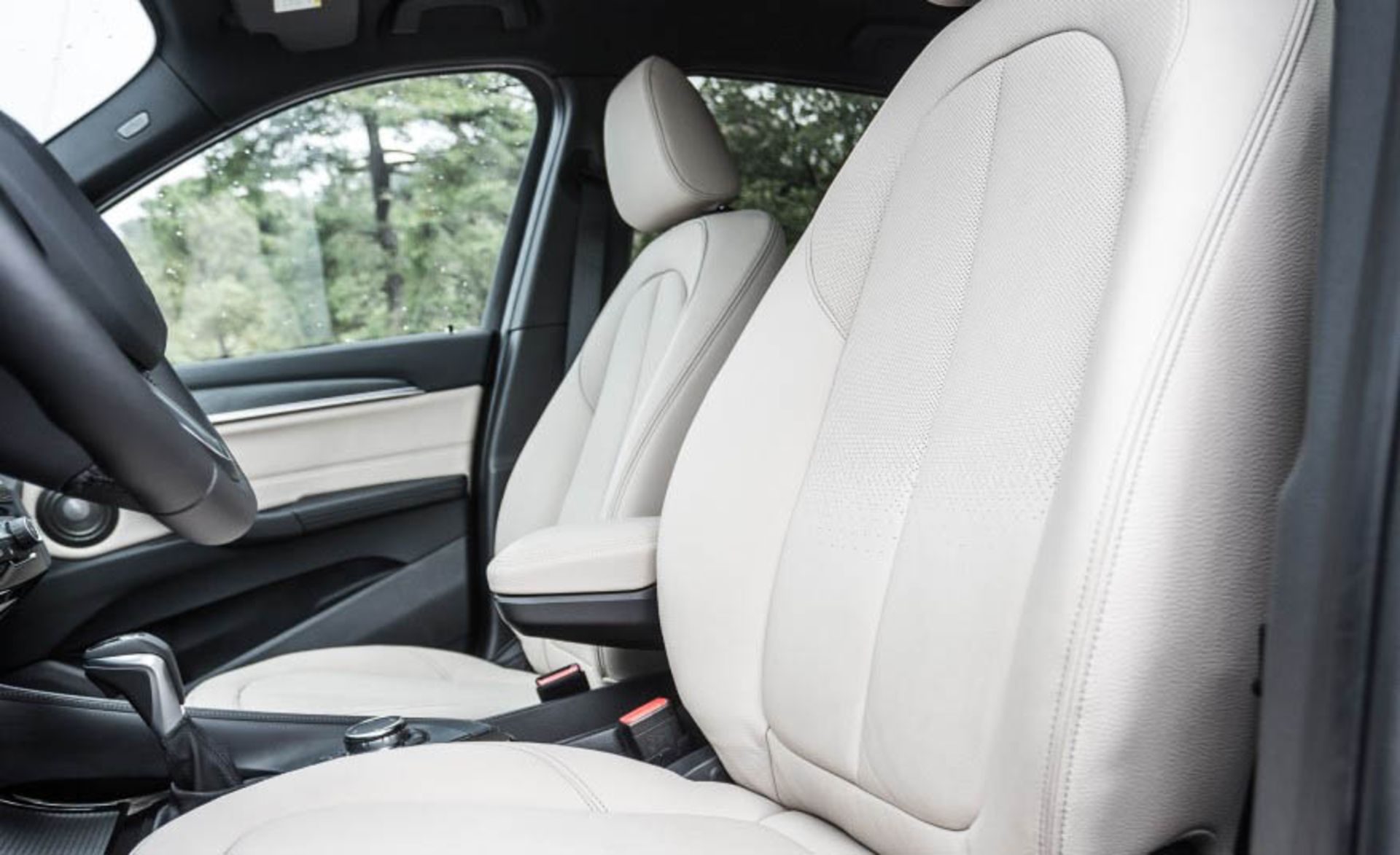 2016-BMW-X1-xDrive28i-131