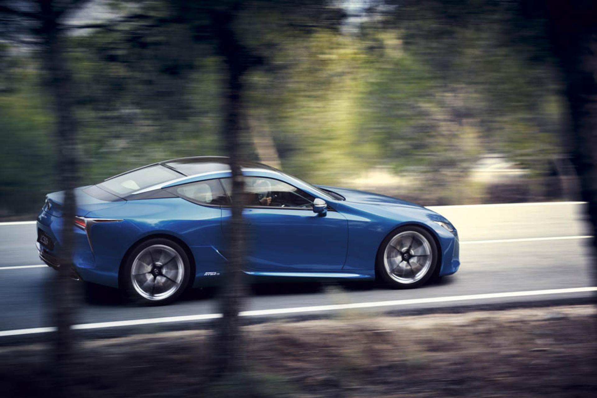 2017-Lexus-LC-500h-26