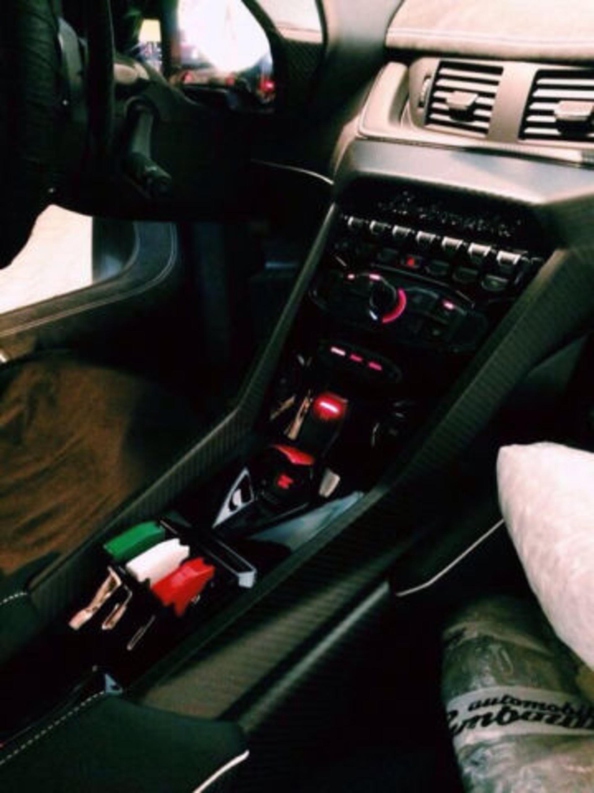 2013-Lamborghini-Veneno-15