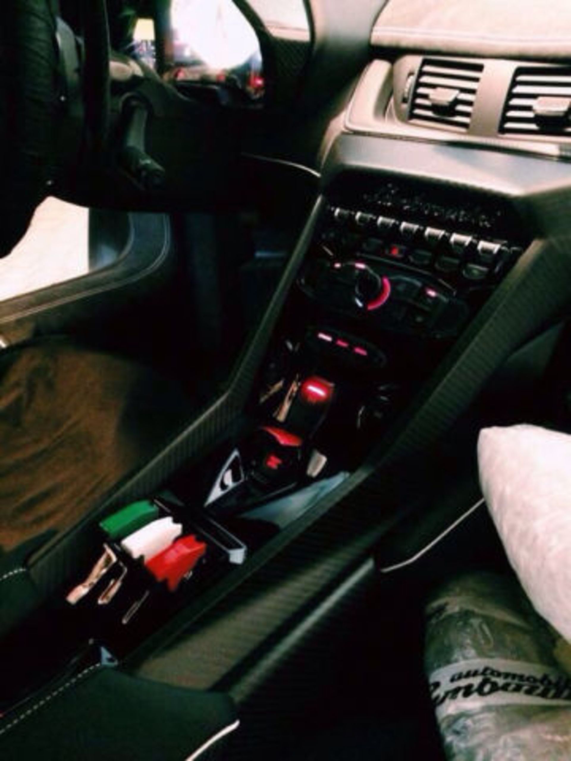 2013-Lamborghini-Veneno-15