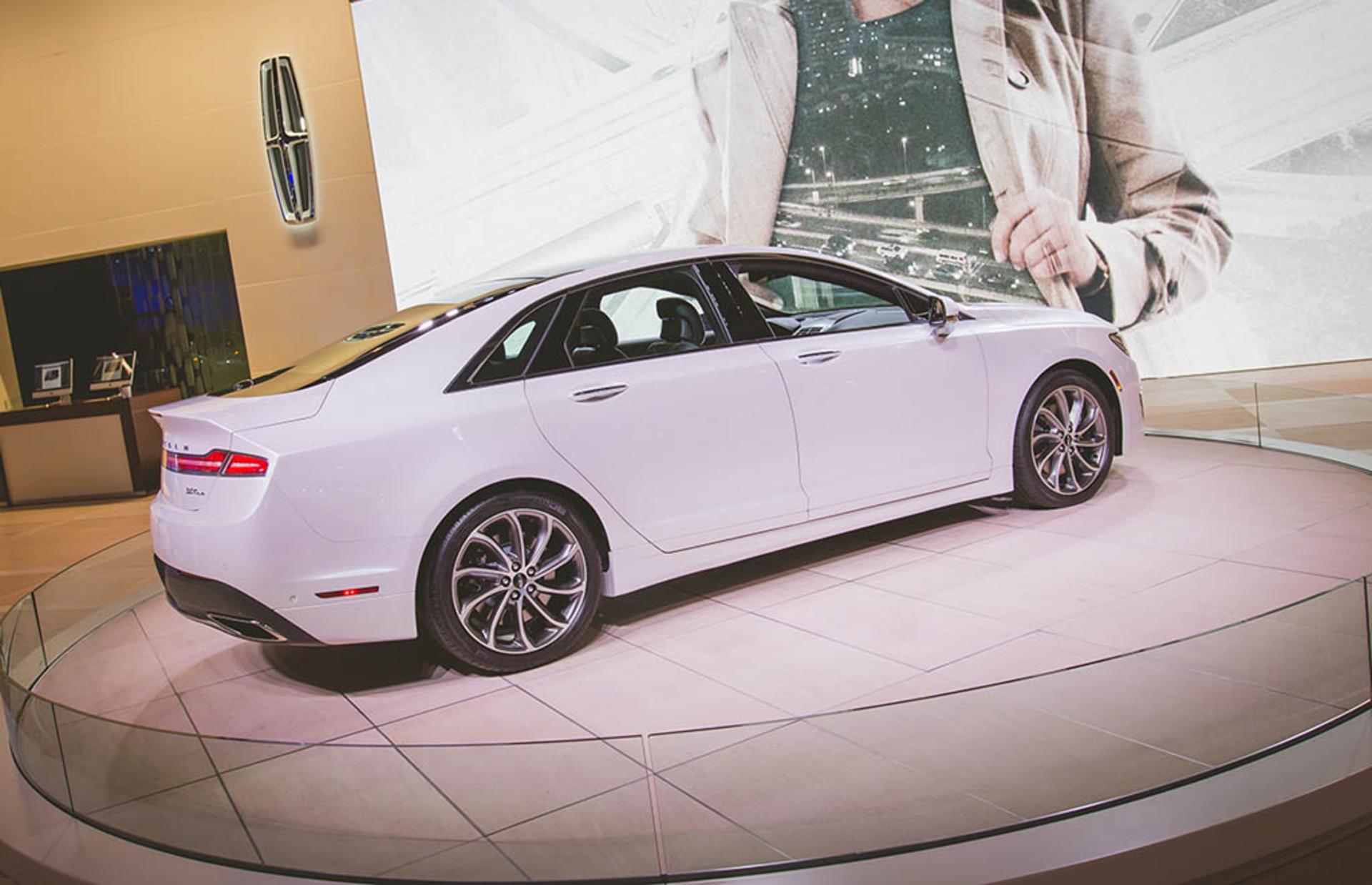 2015-LA-2017-Lincoln-MKZ-41