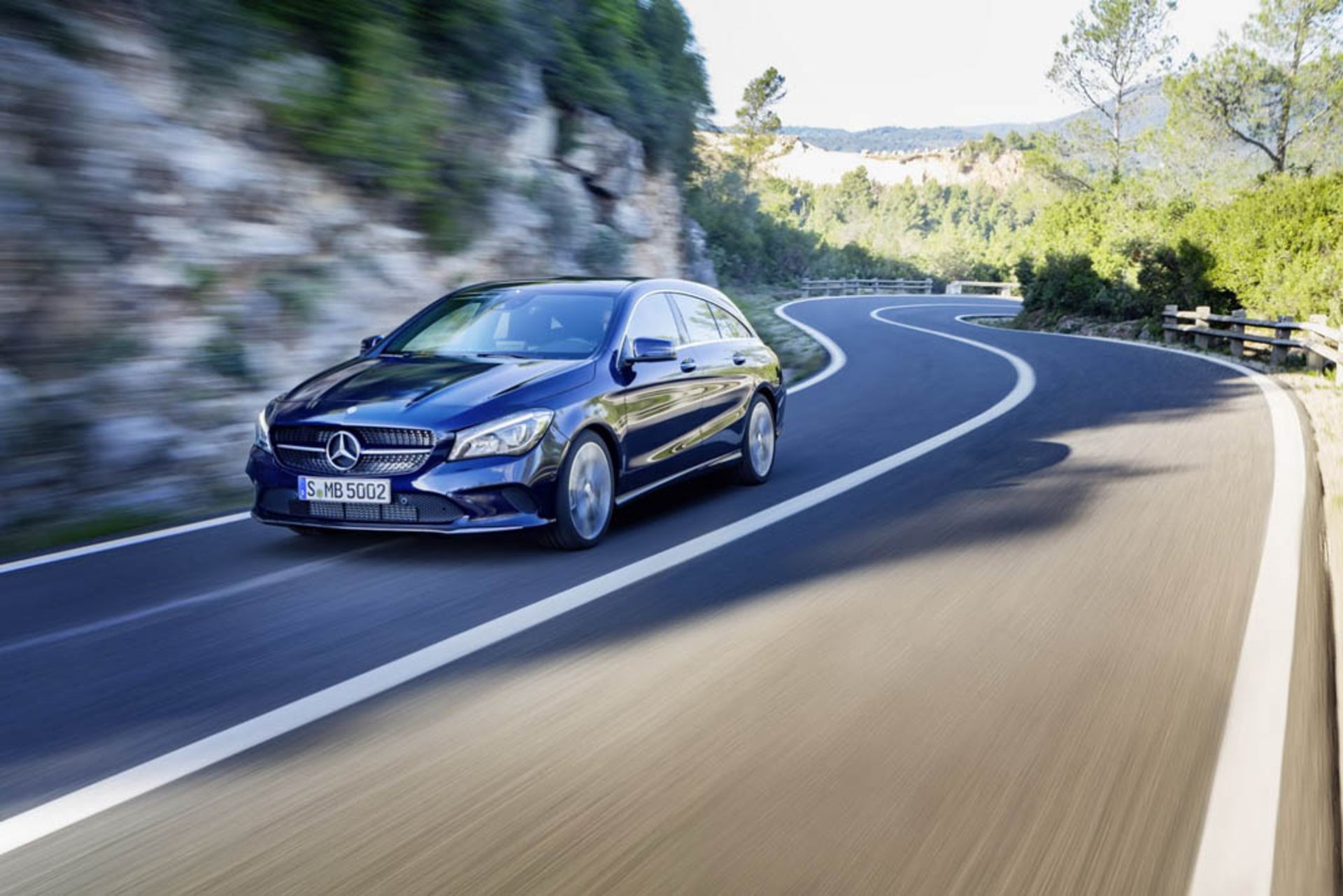 2017-Mercedes-CLA-20