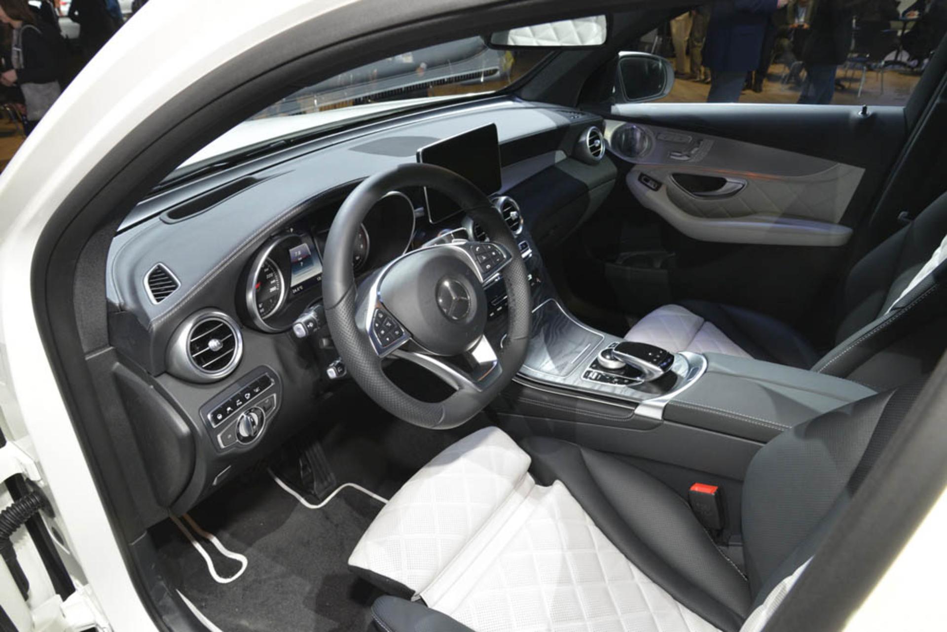 2017-MercedesGLC-Coupe-12