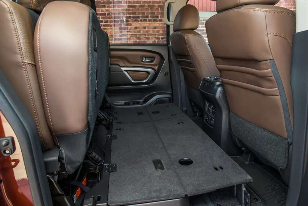2017_Nissan_TITAN_Crew_Cab_17