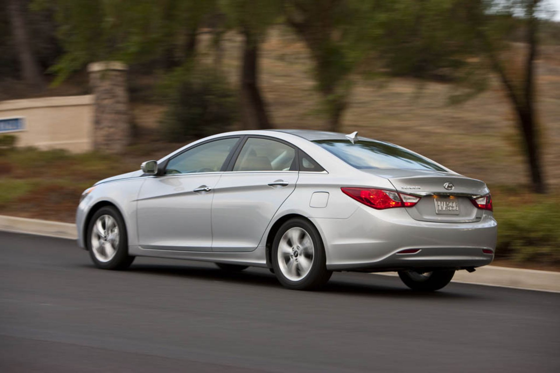 2011-Hyundai-Sonata-Sedan-4