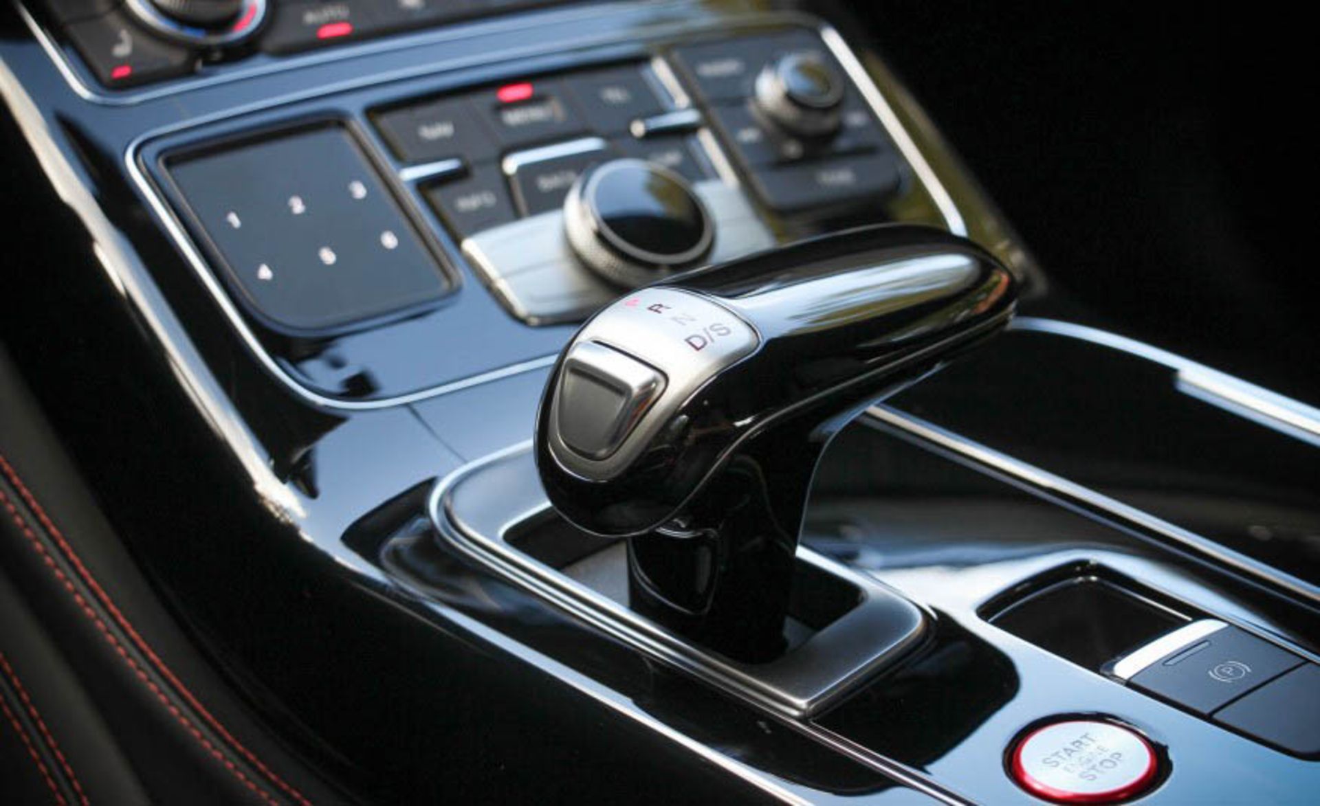 2016-Audi-S8-Plus-131