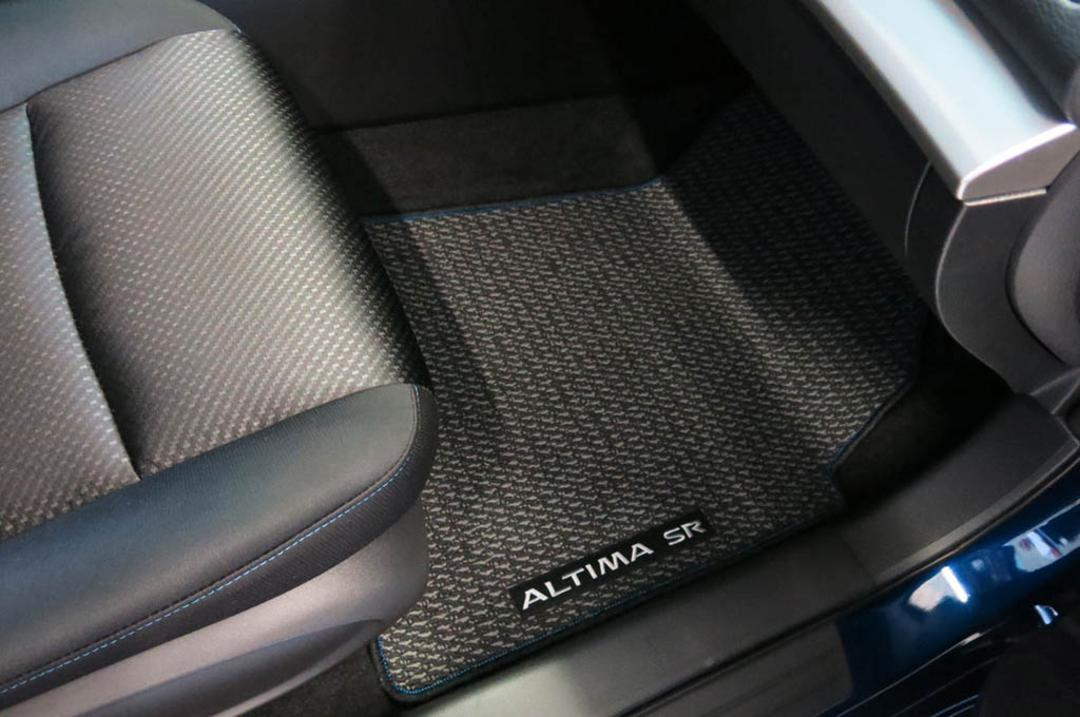 2016-nissan-altima-sr-floor-mat