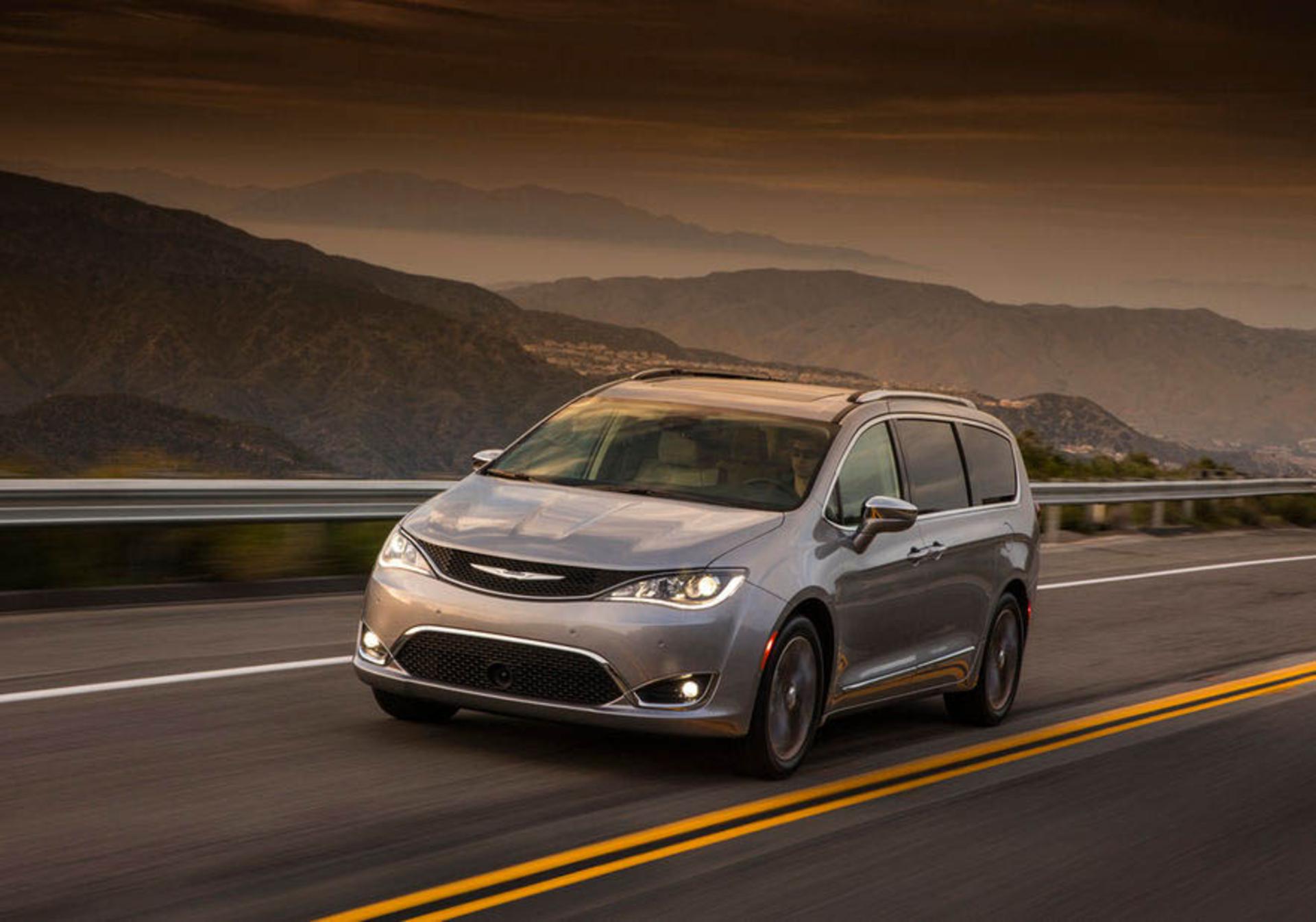 2017-Chrysler-Pacifica-Limited-front-three-quarter-in-motion-02