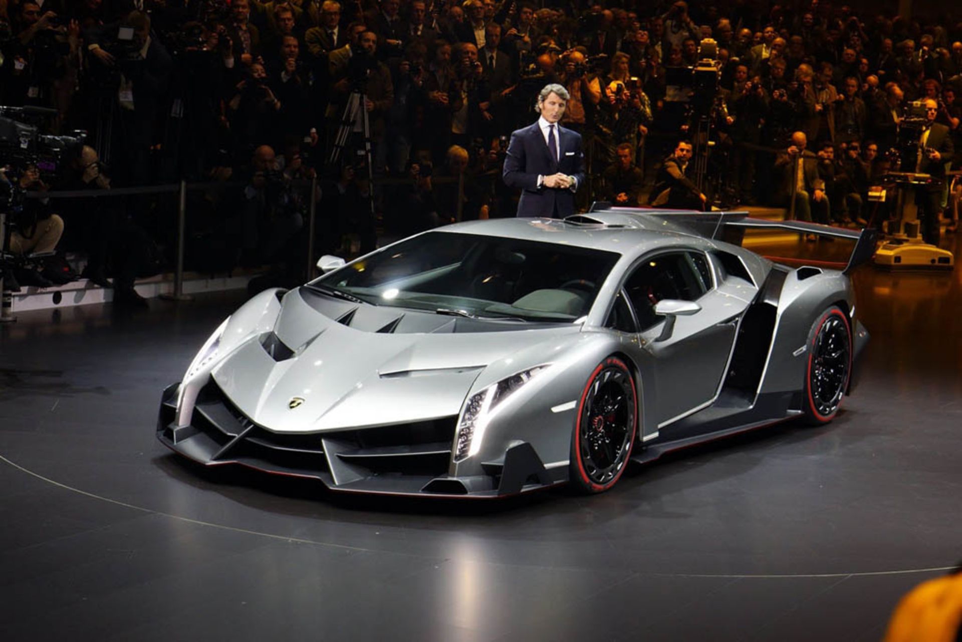 lamborghini-veneno-coupe-official-8