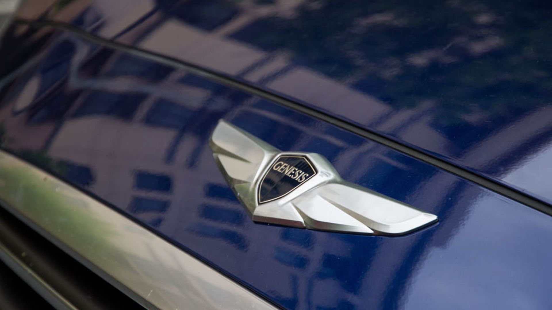 2014-HYUNDAIandBMW-528i-vs-genesis-comparison-99