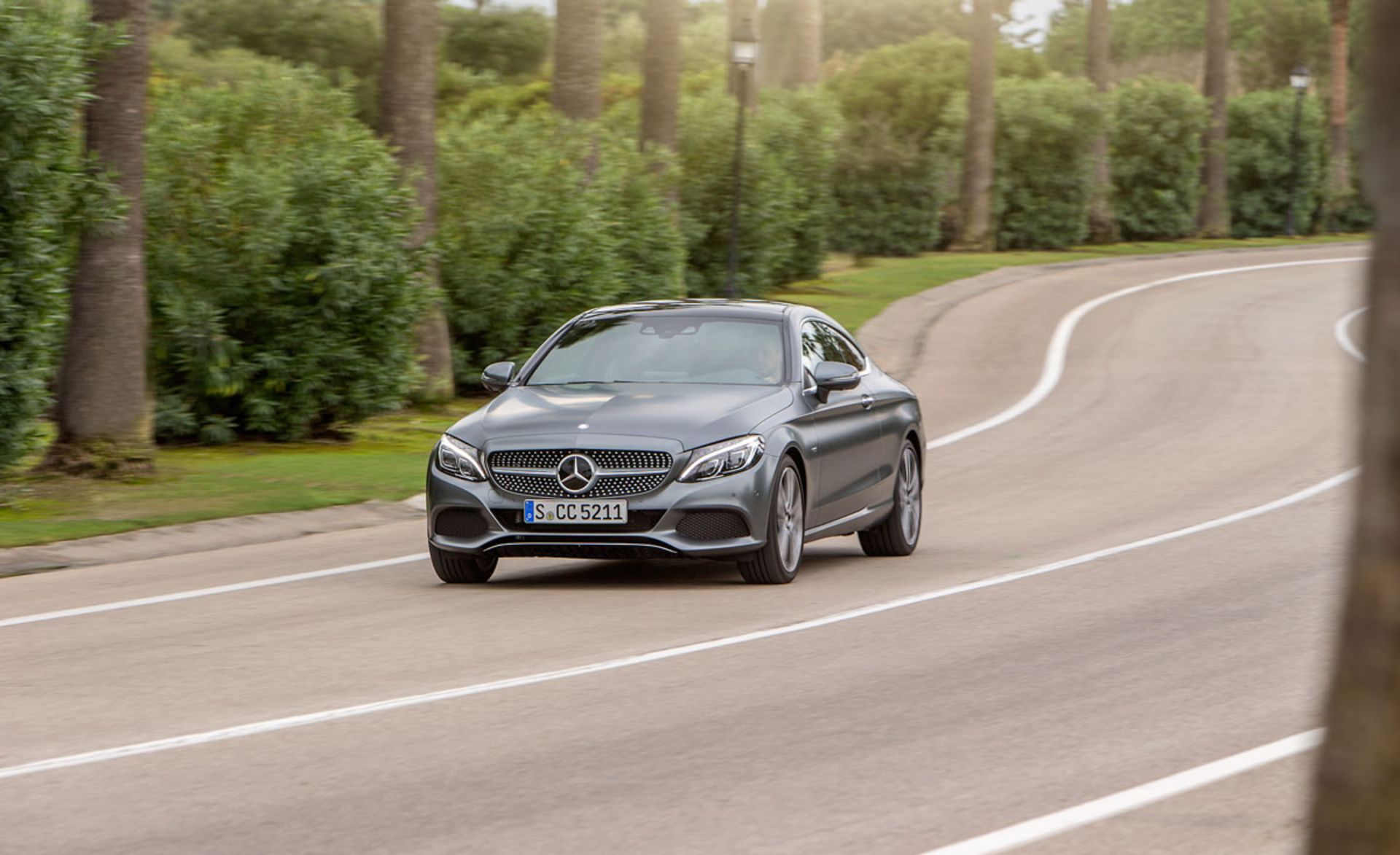 2017-Mercedes-Benz-C300-coupe-112