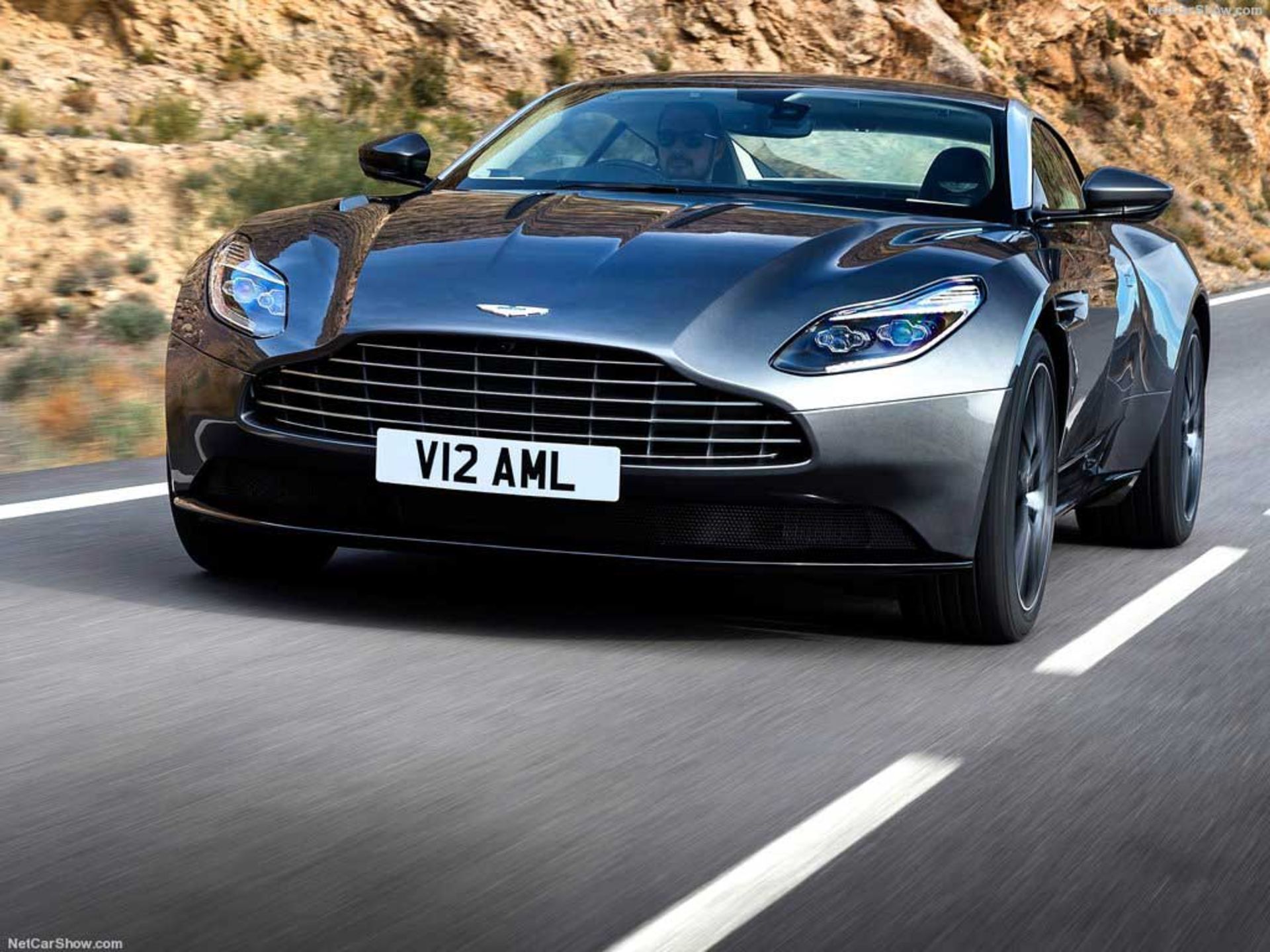 Aston Martin DB11 03