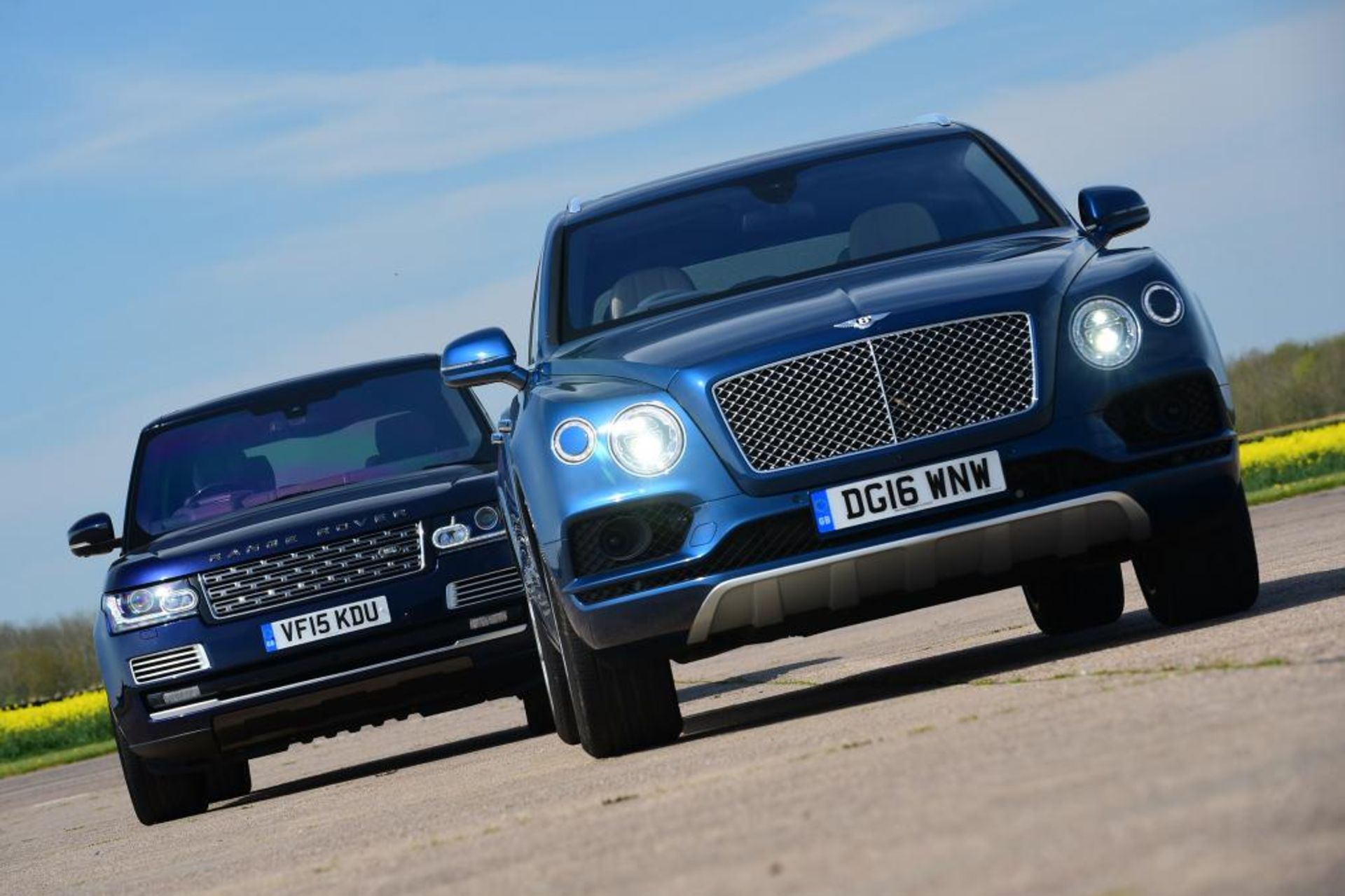 Bentley Bentayga vs Range Rover 01