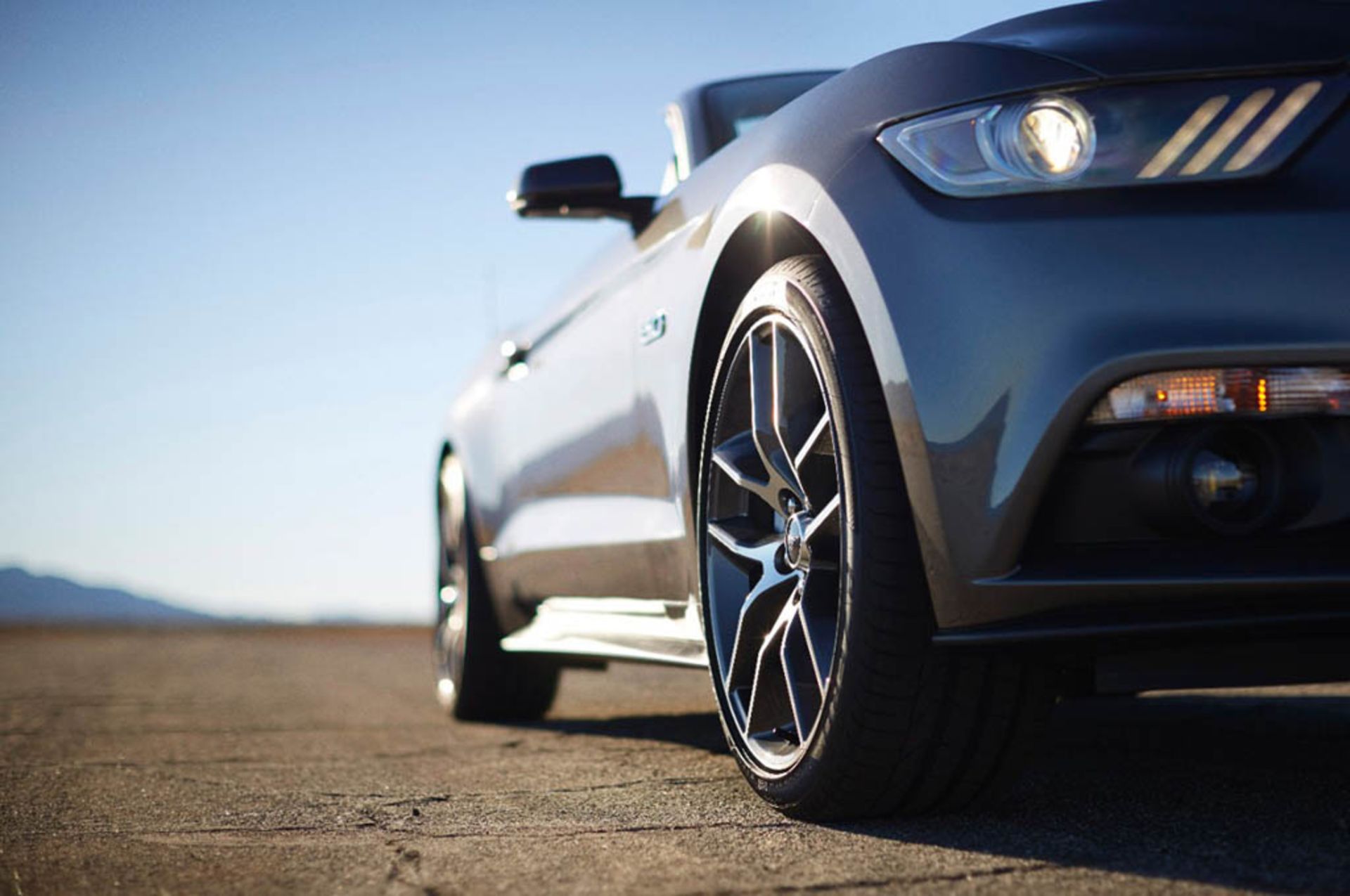 2015-Ford-Mustang-GT-convertible-wheel-closeup