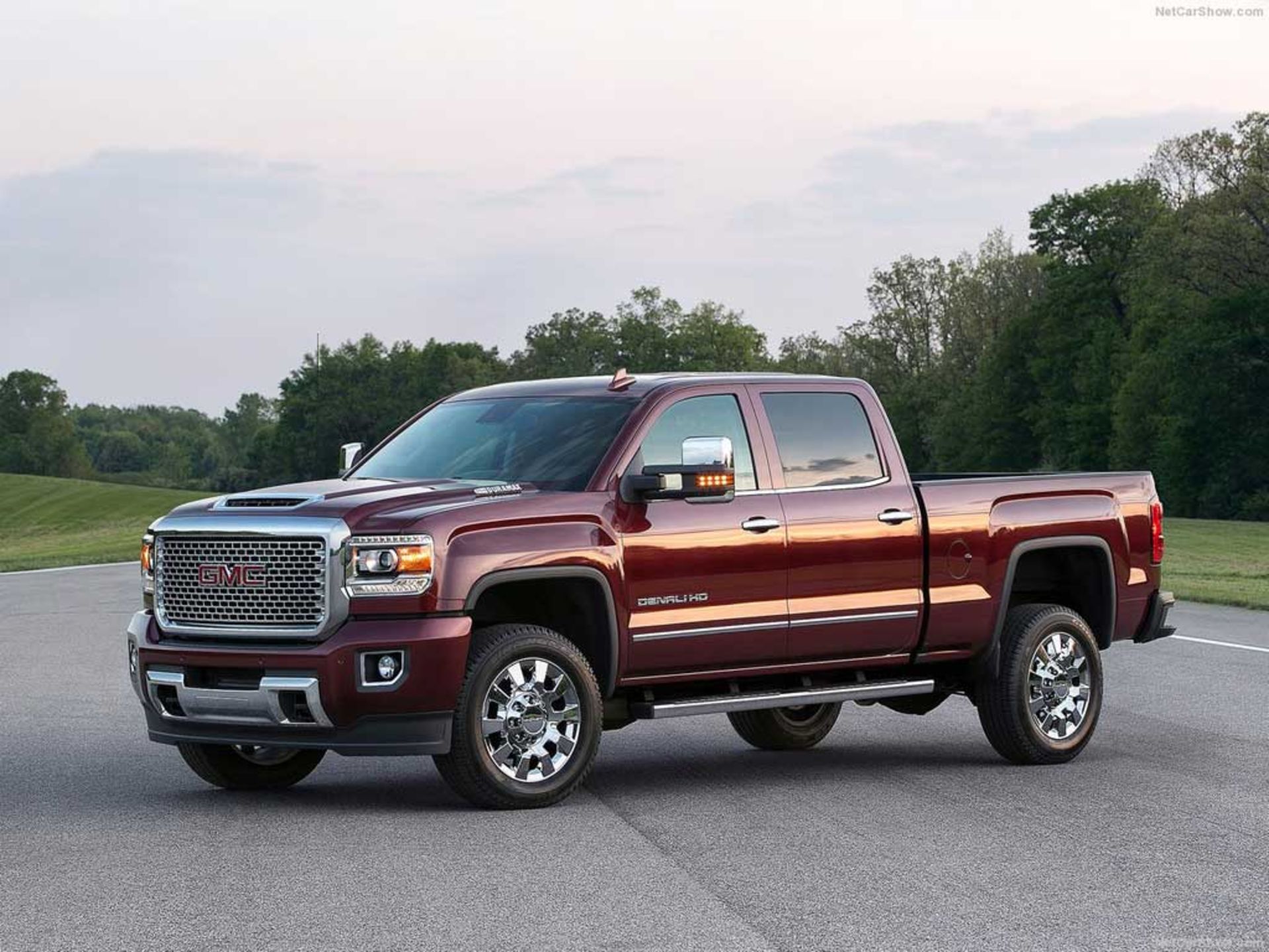 GMC-Sierra-Denali-2500HD-03