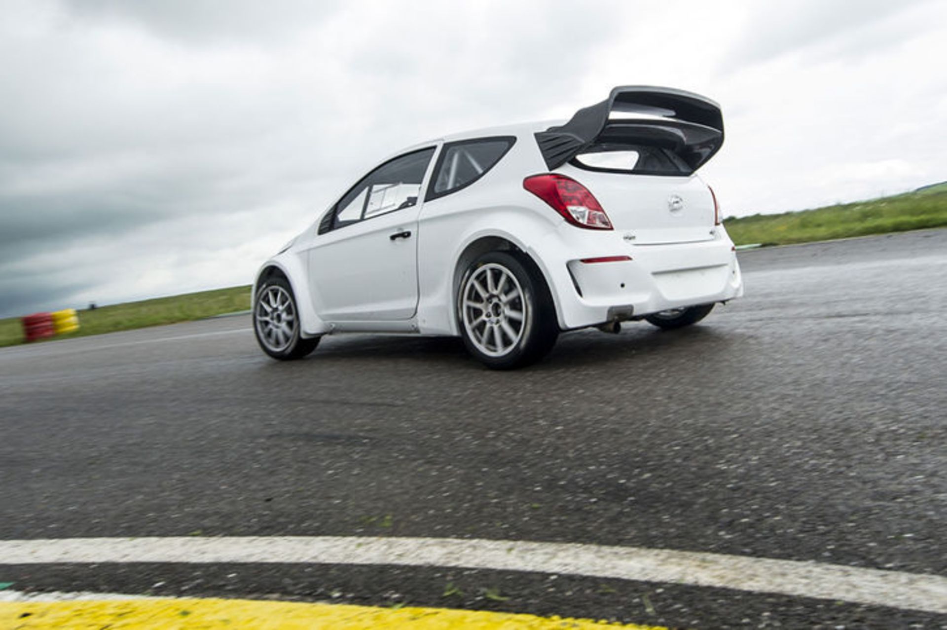 Hyundai-i20-WRC-Track-Left-Rear