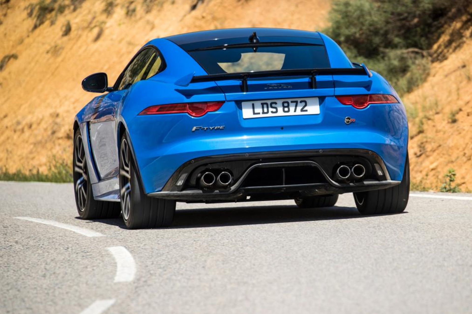 Jaguar F-Type SVR 2016 3