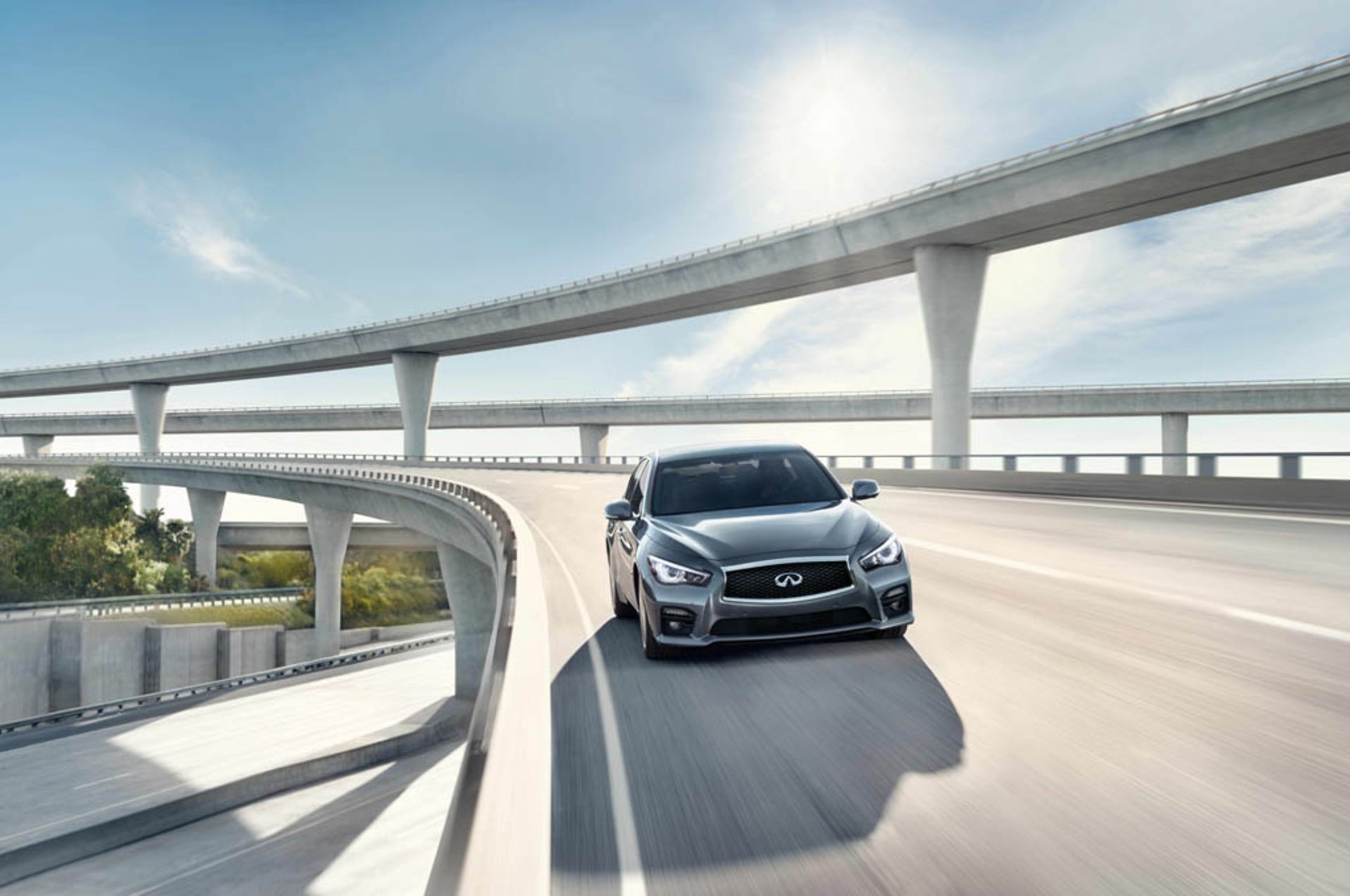 2016-Infiniti-Q50-front-end-in-motion
