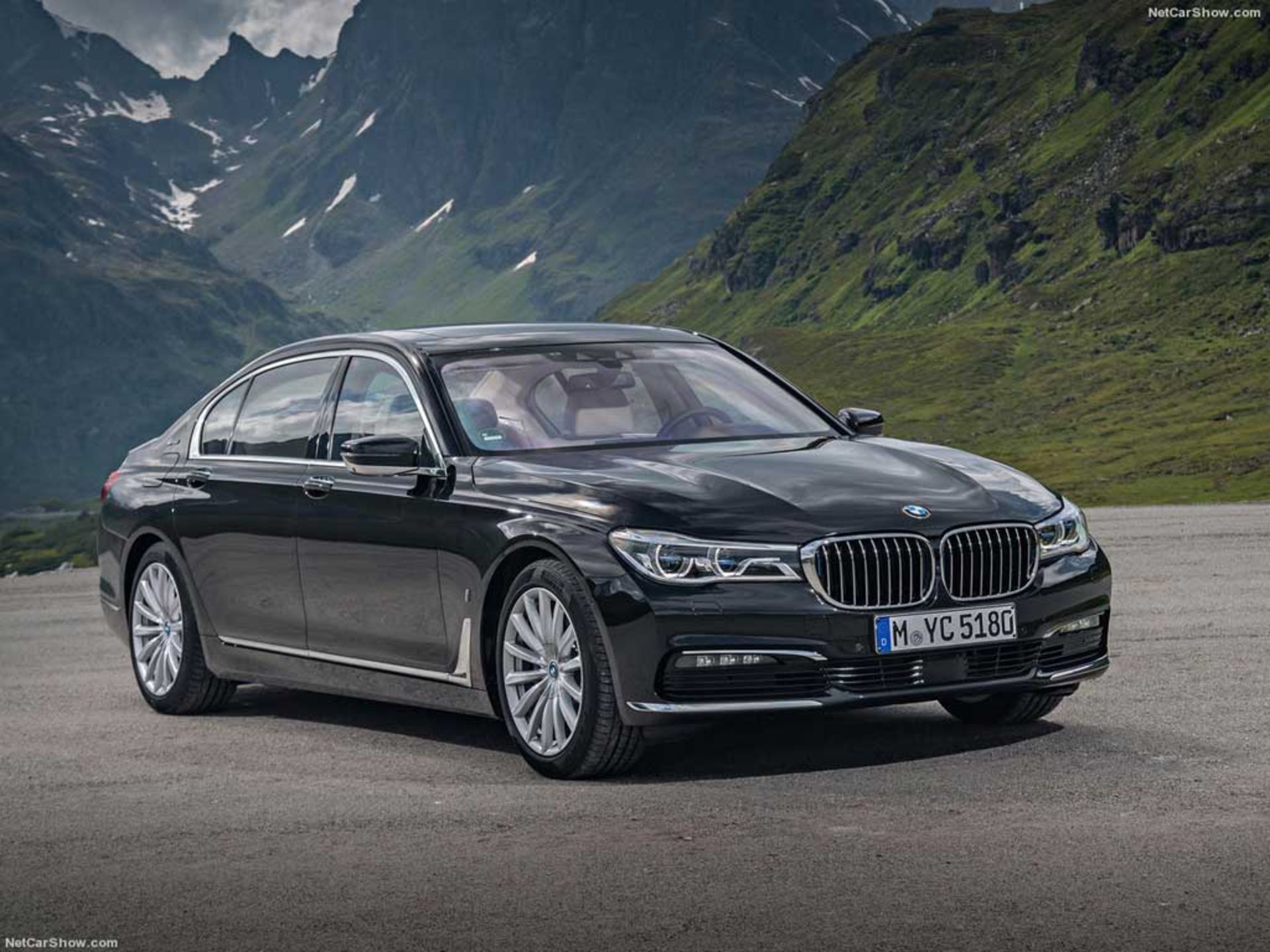 BMW-740e-iPerformance-11