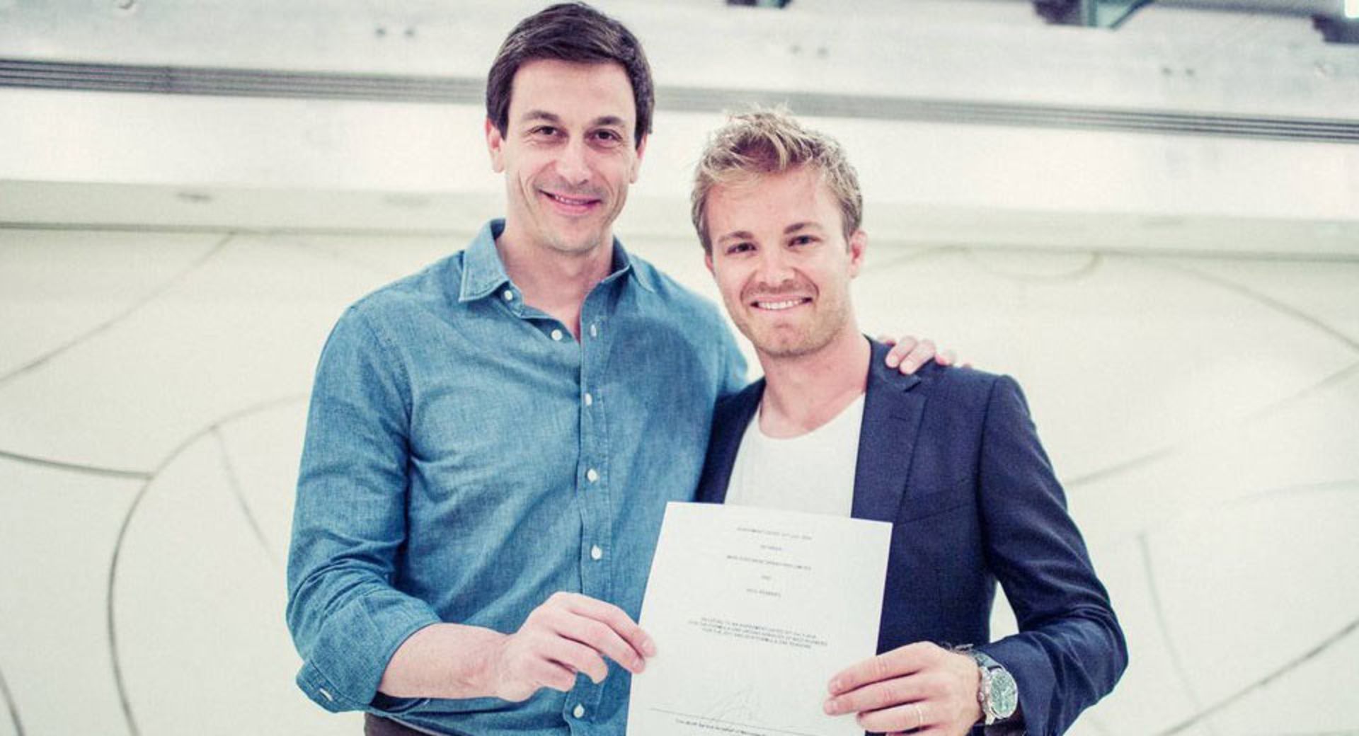 f1-rosberg-signs-new-contract-merc-3