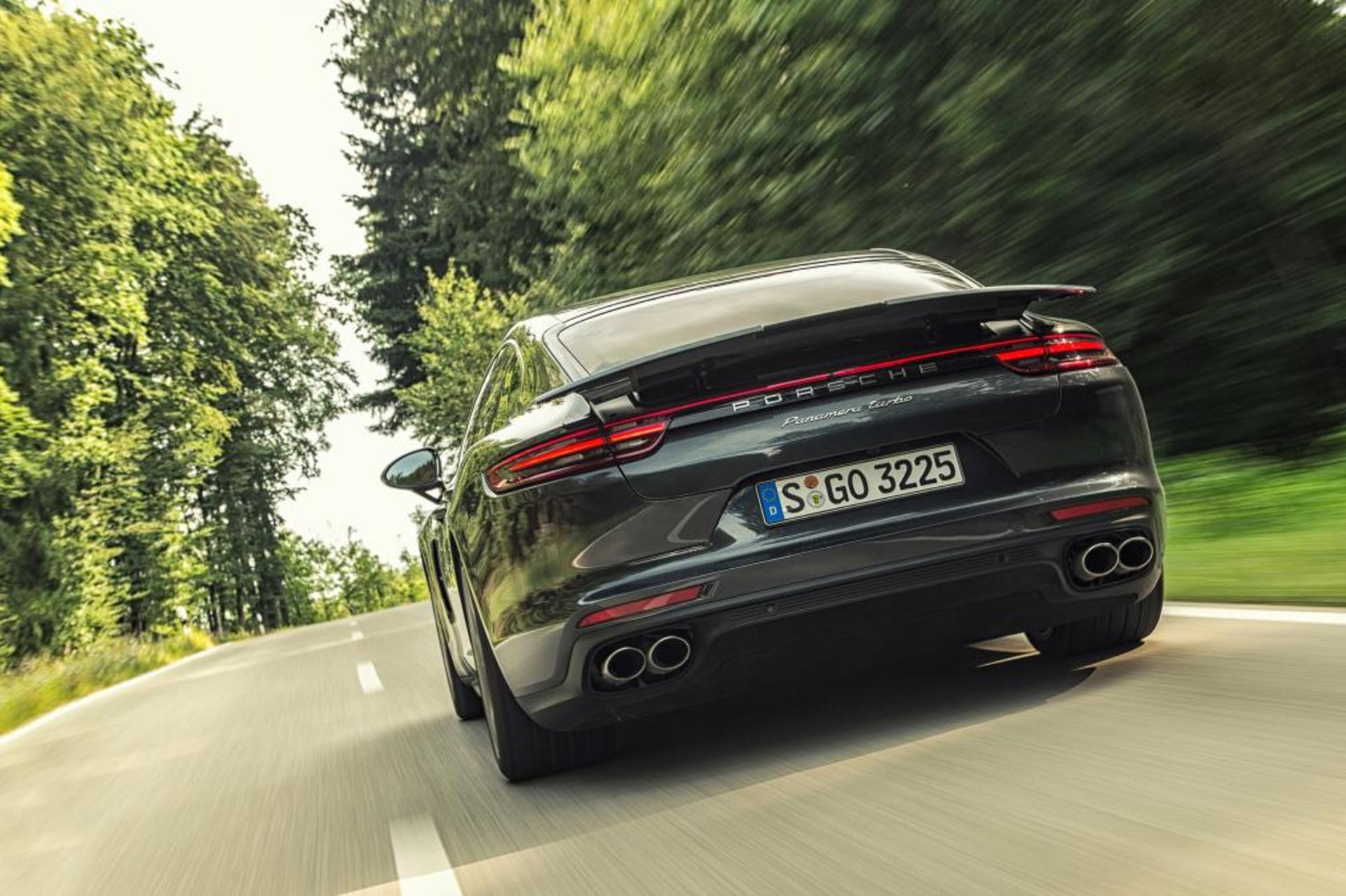 Porsche Panamera Turbo 2016 02