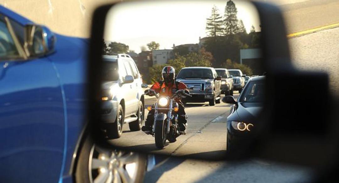 motorcycle-lane-split-0