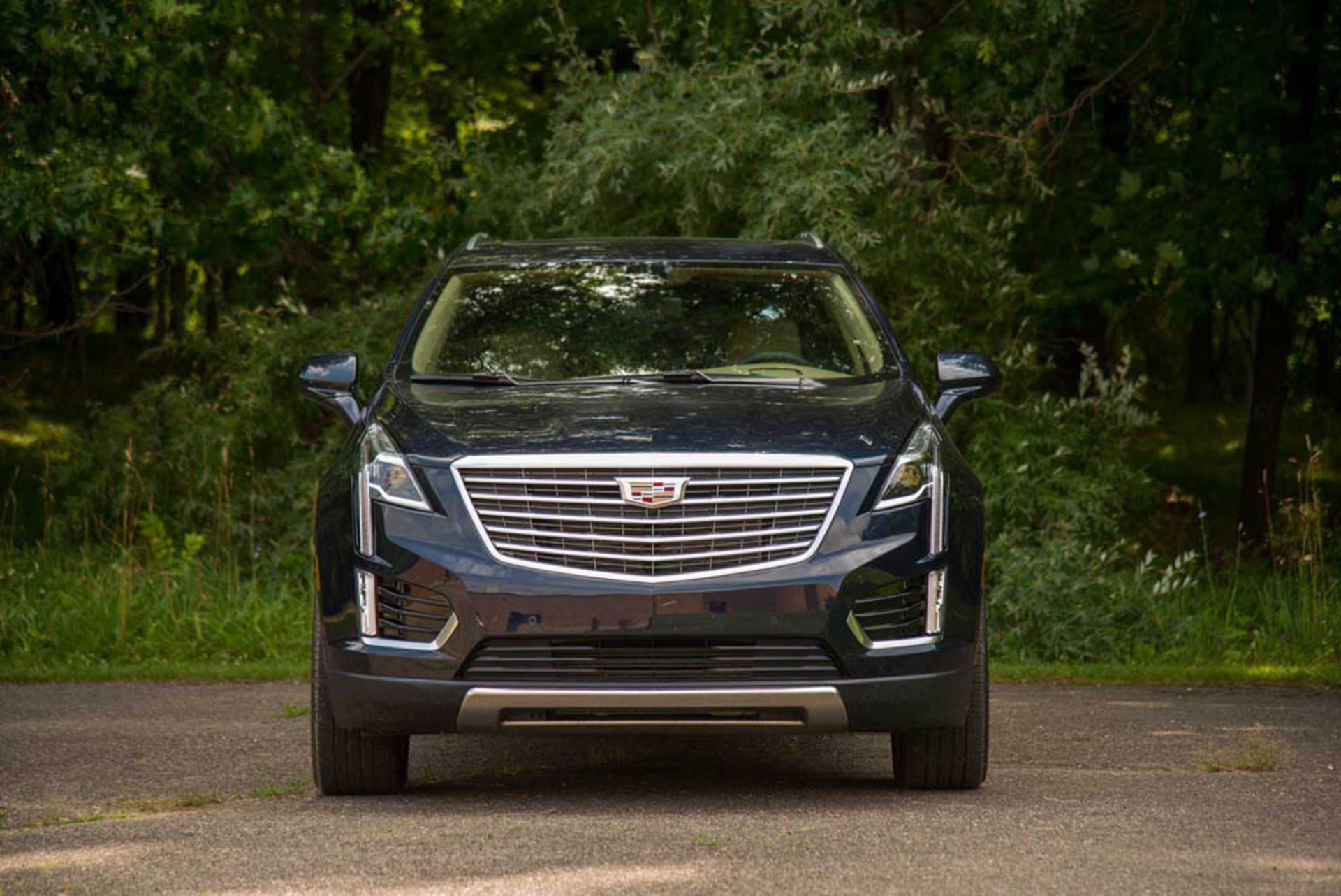 2017-Cadillac-XT5-Platinum-AWD-Grille-01