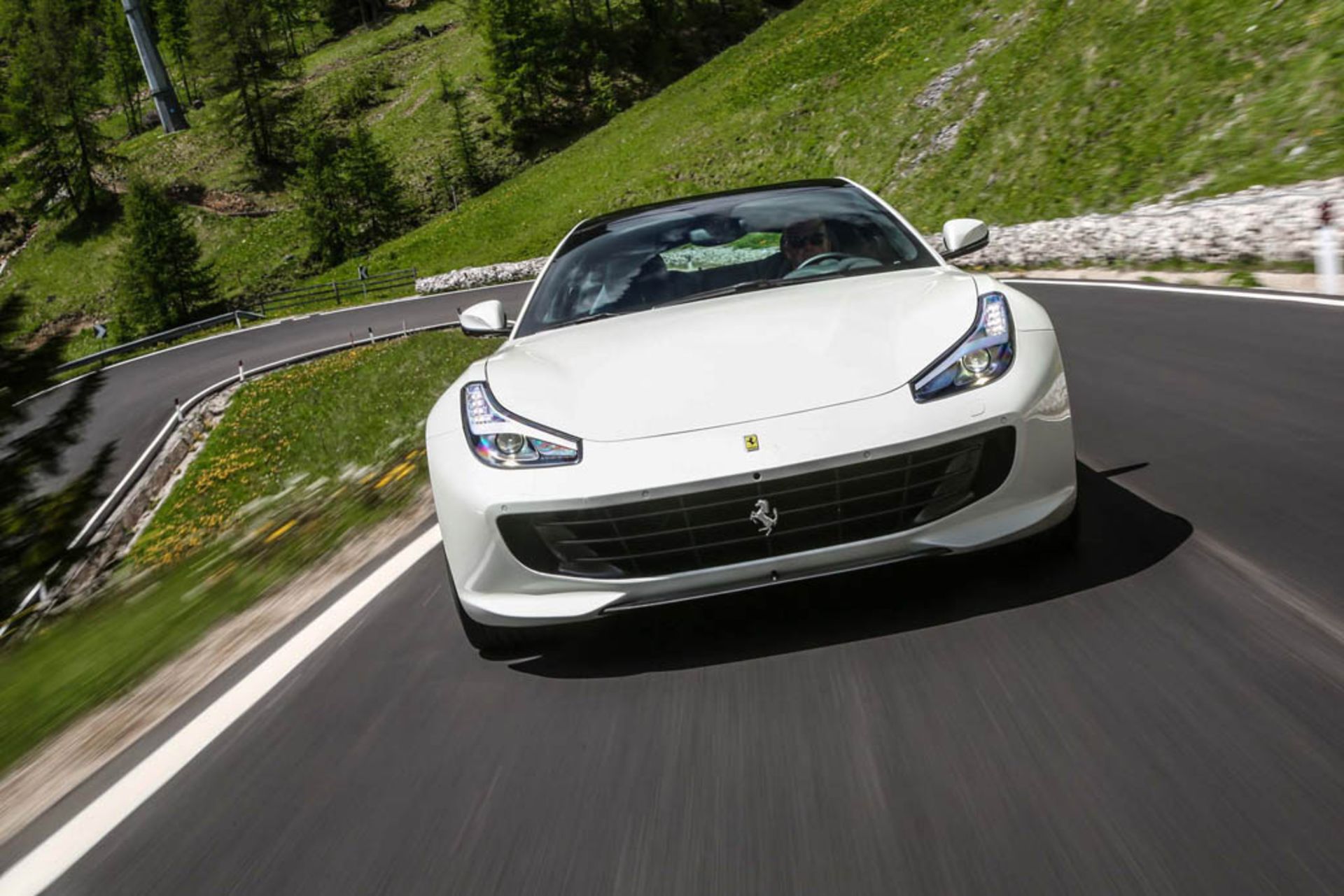 2017-ferrari-gtc4lusso-front-end-in-motion-03