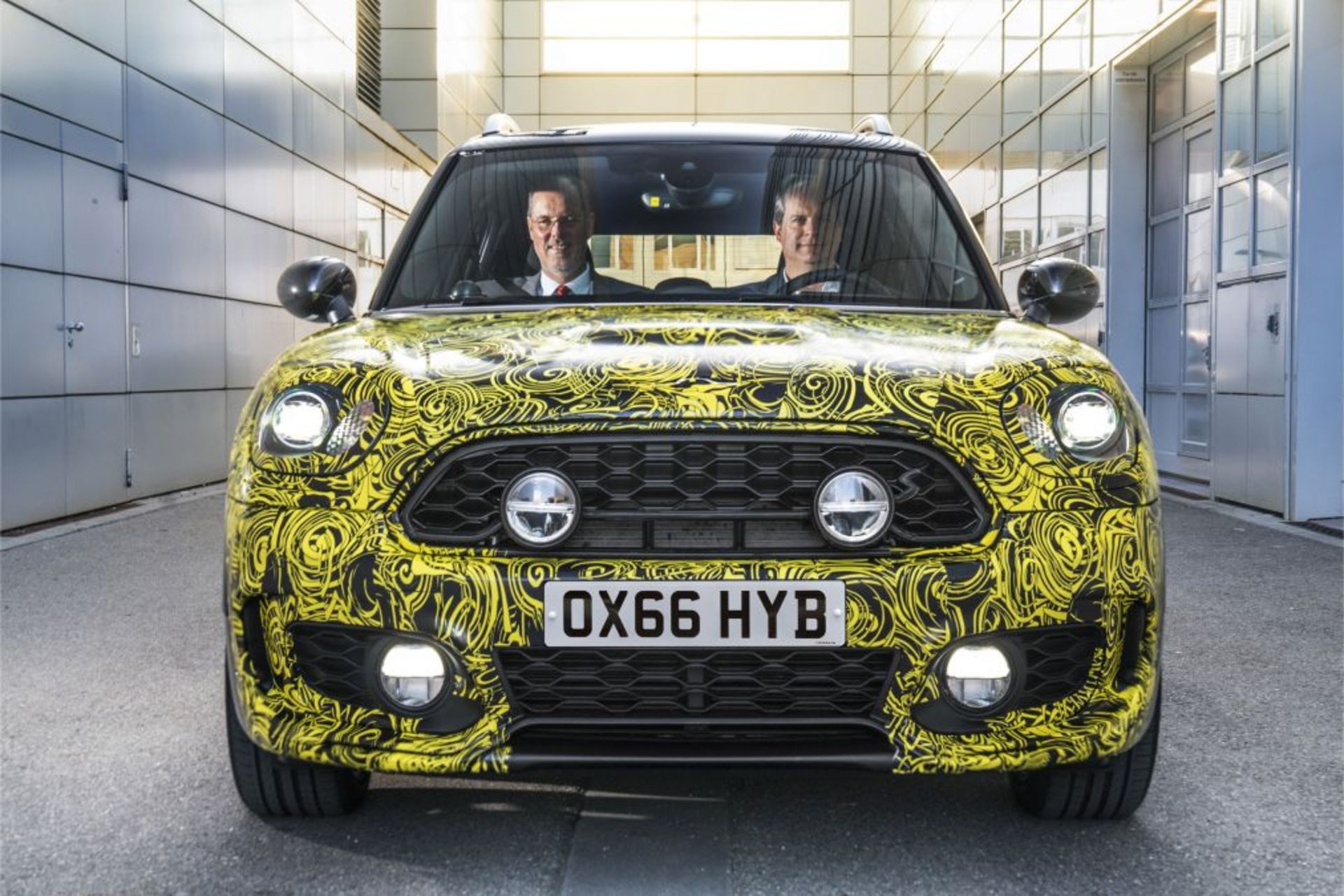mini-countryman-plug-in-hybrid-01
