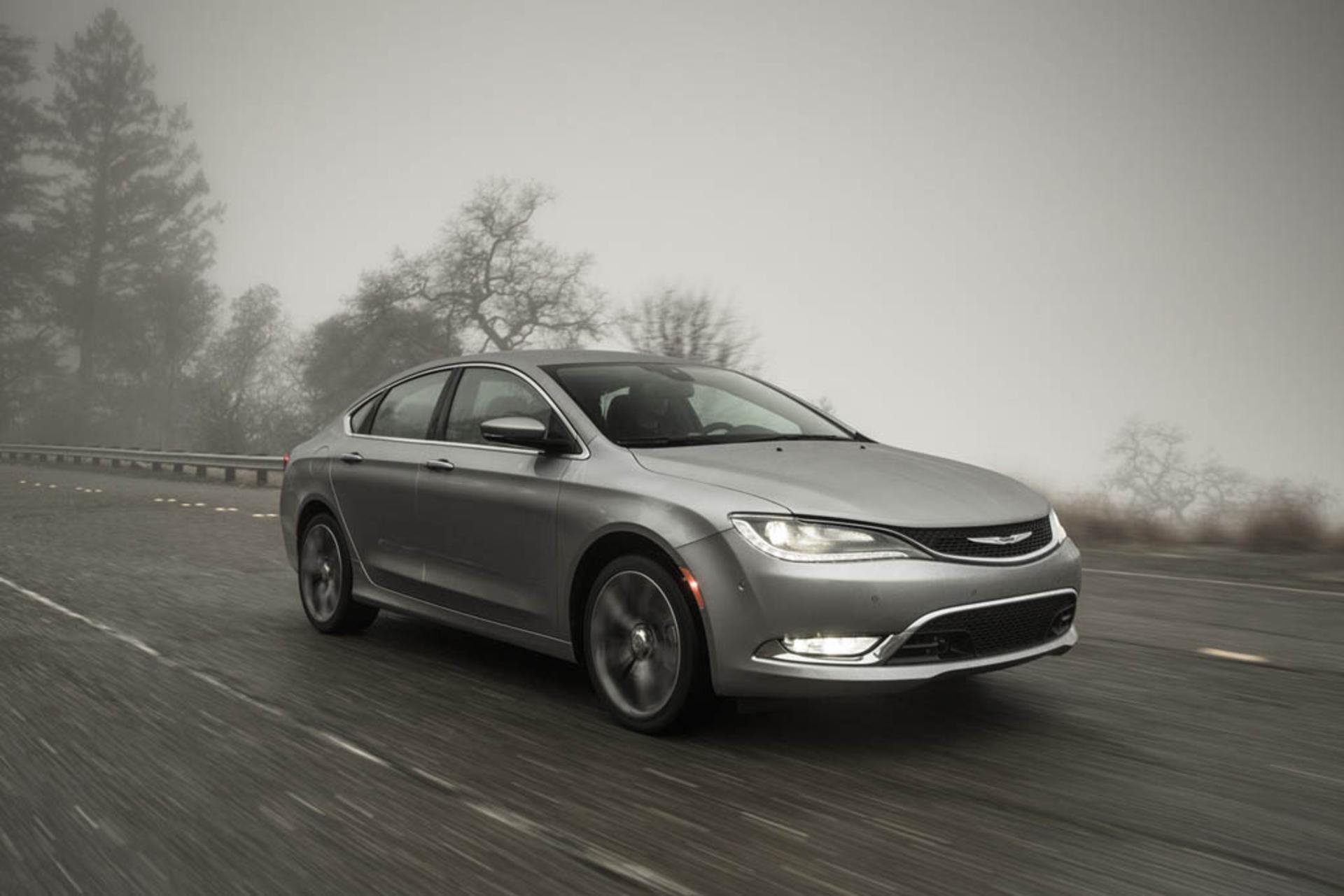 2015-chrysler-200-1