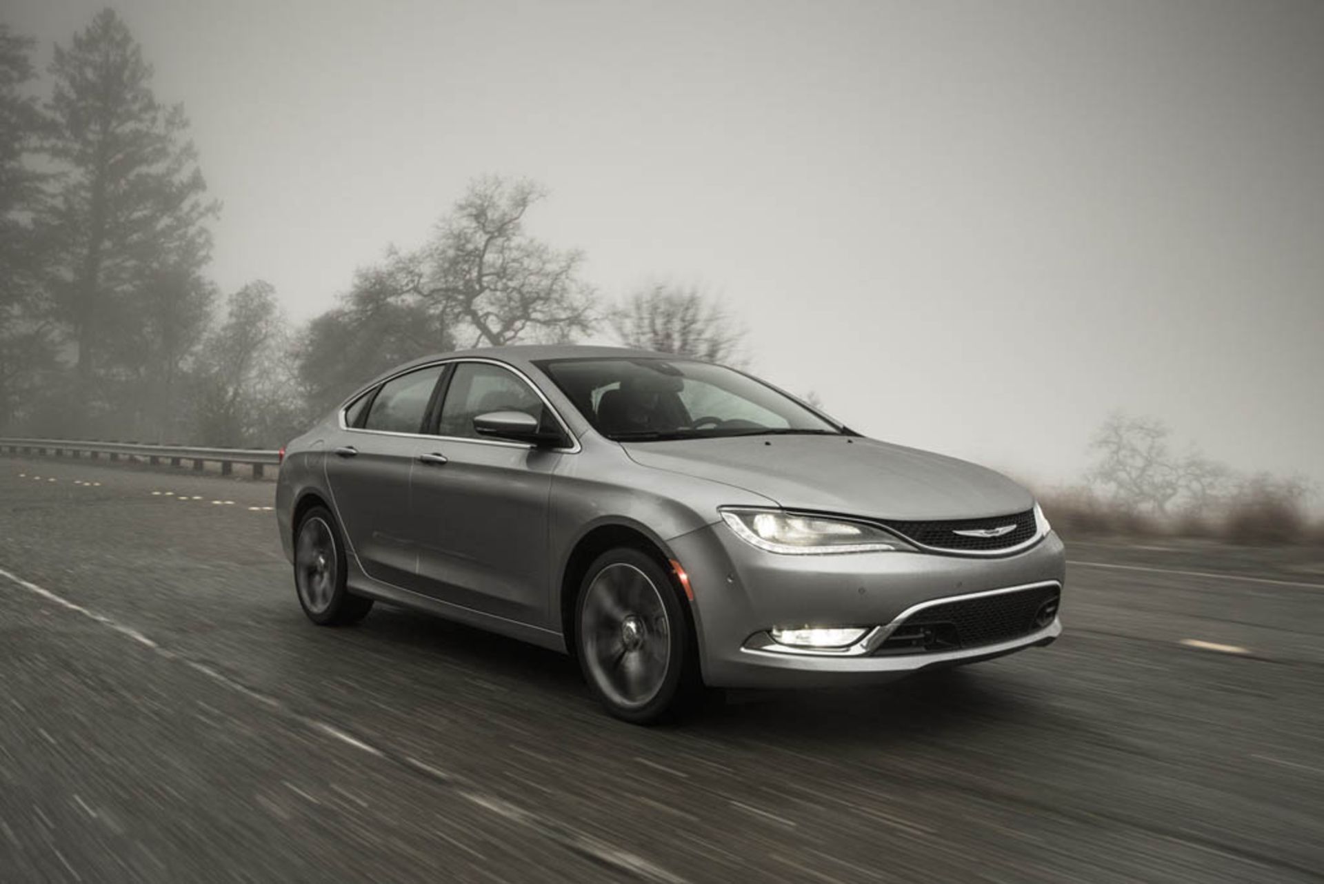 2015-chrysler-200-1
