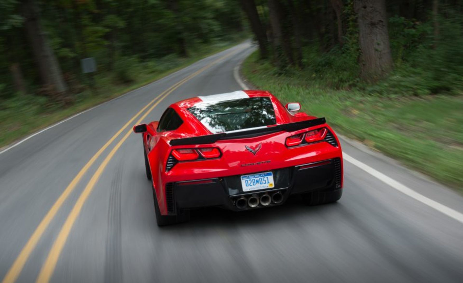 2017-chevrolet-corvette-grand-sport-105-876x535
