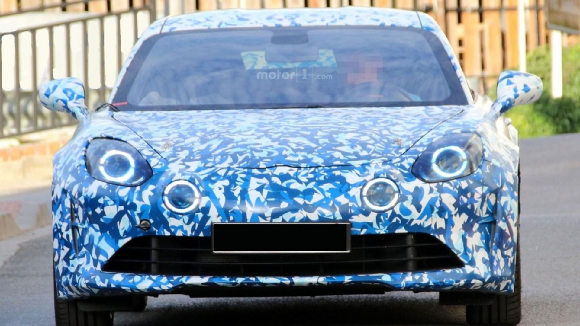 2017-alpine-spy-photo6