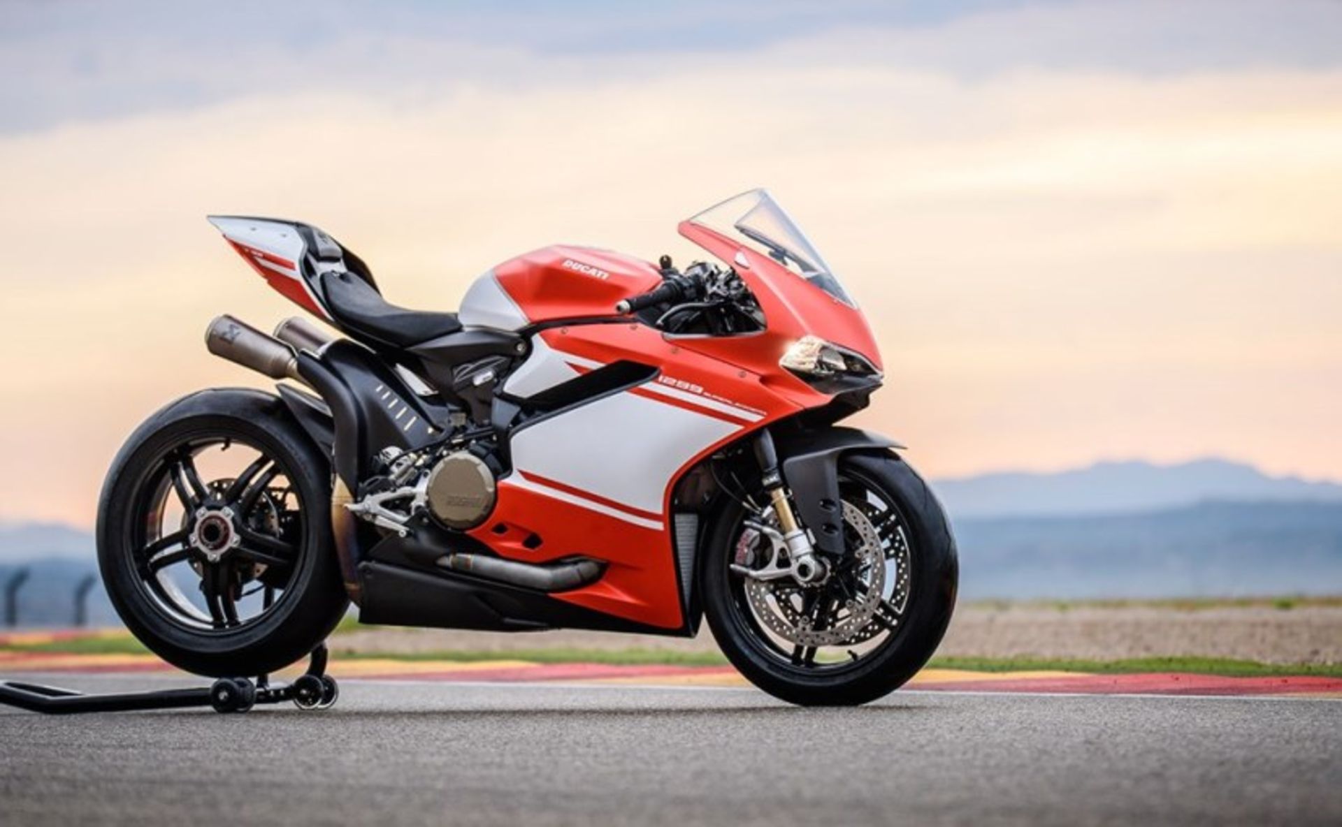 2017-ducati-1299-superleggera
