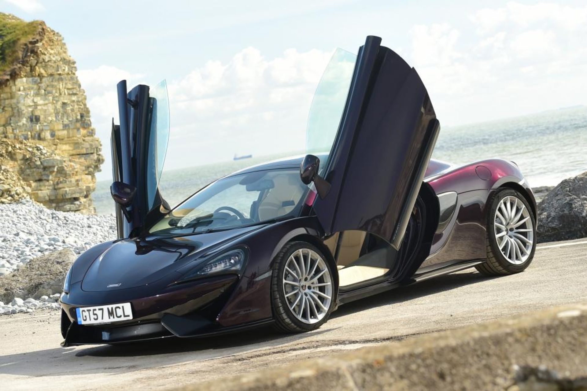 mclaren-570gt-2016-10